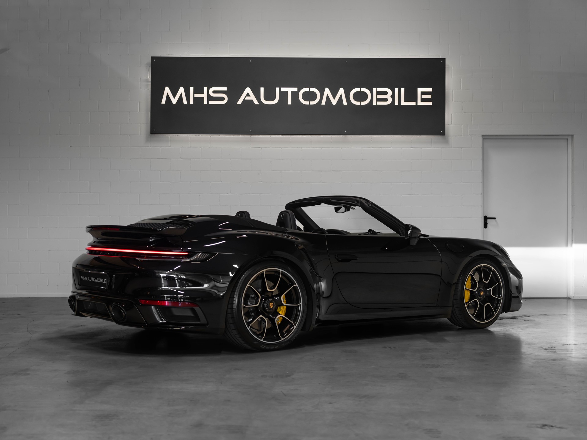 PORSCHE 911 Turbo S Cabriolet PDK-image-22
