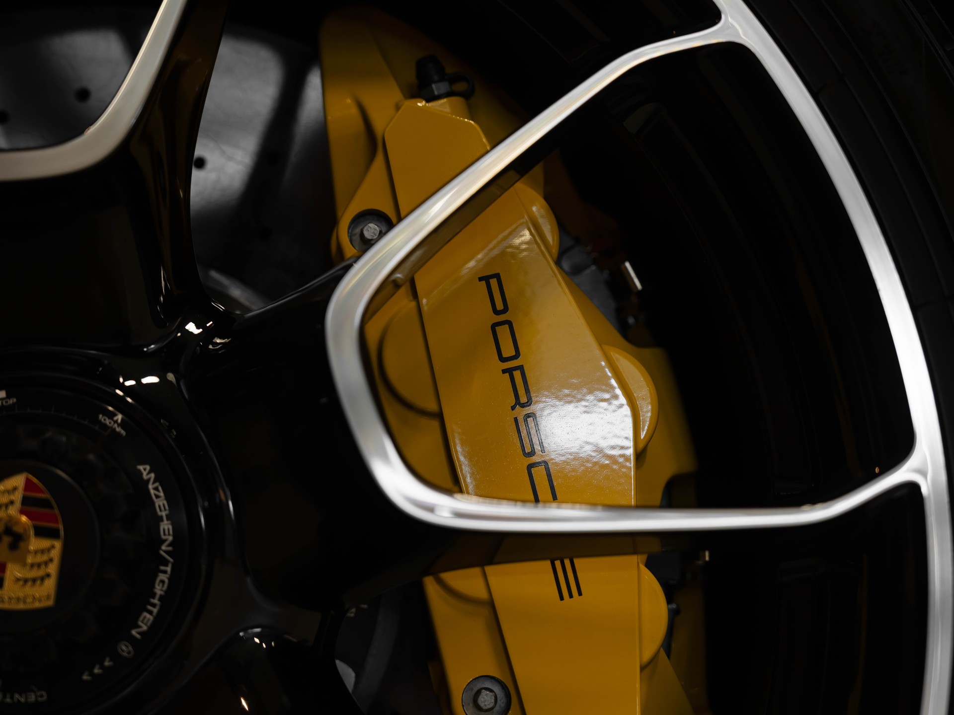 PORSCHE 911 Turbo S Cabriolet PDK-image-19