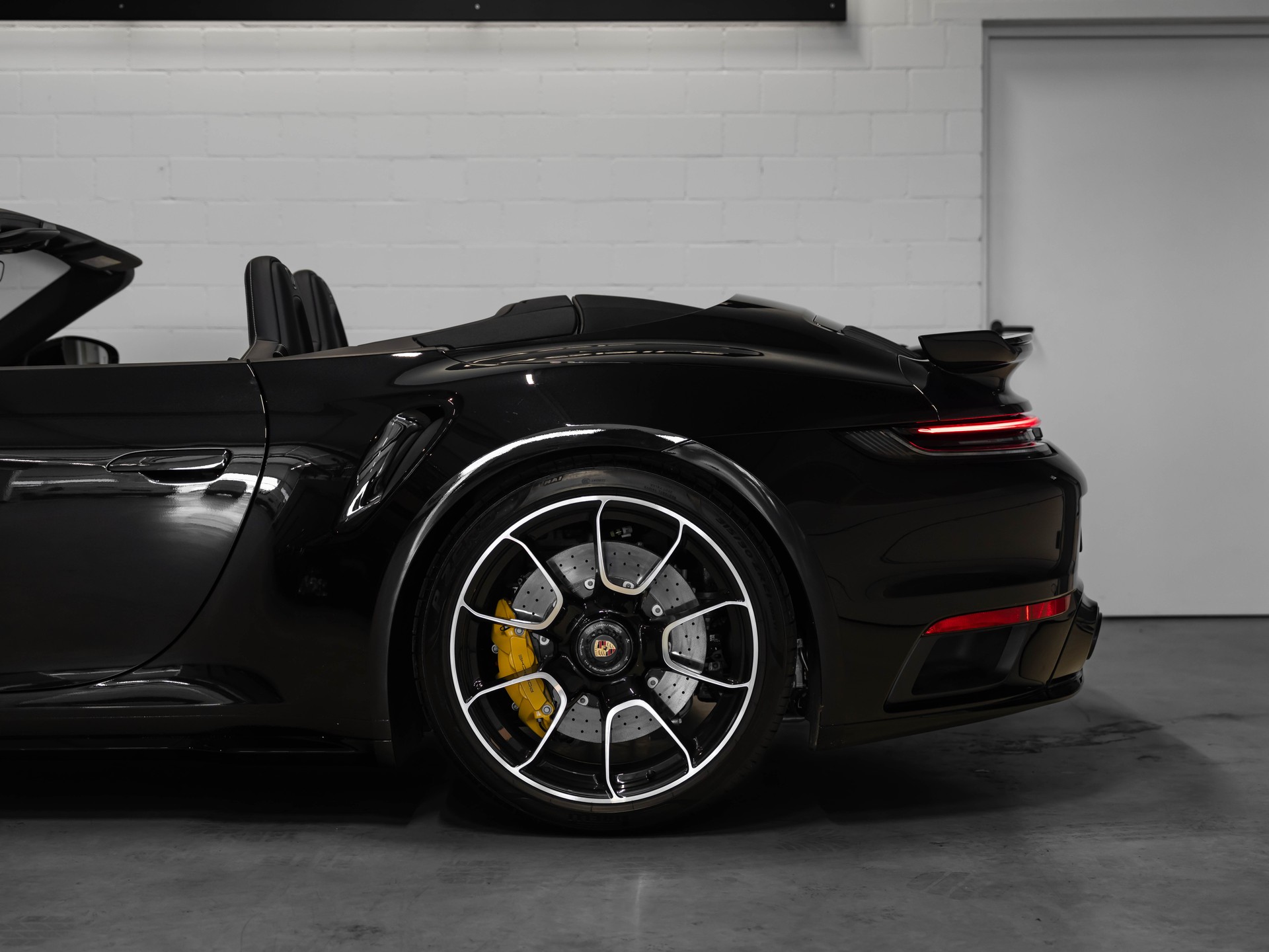 PORSCHE 911 Turbo S Cabriolet PDK-image-20