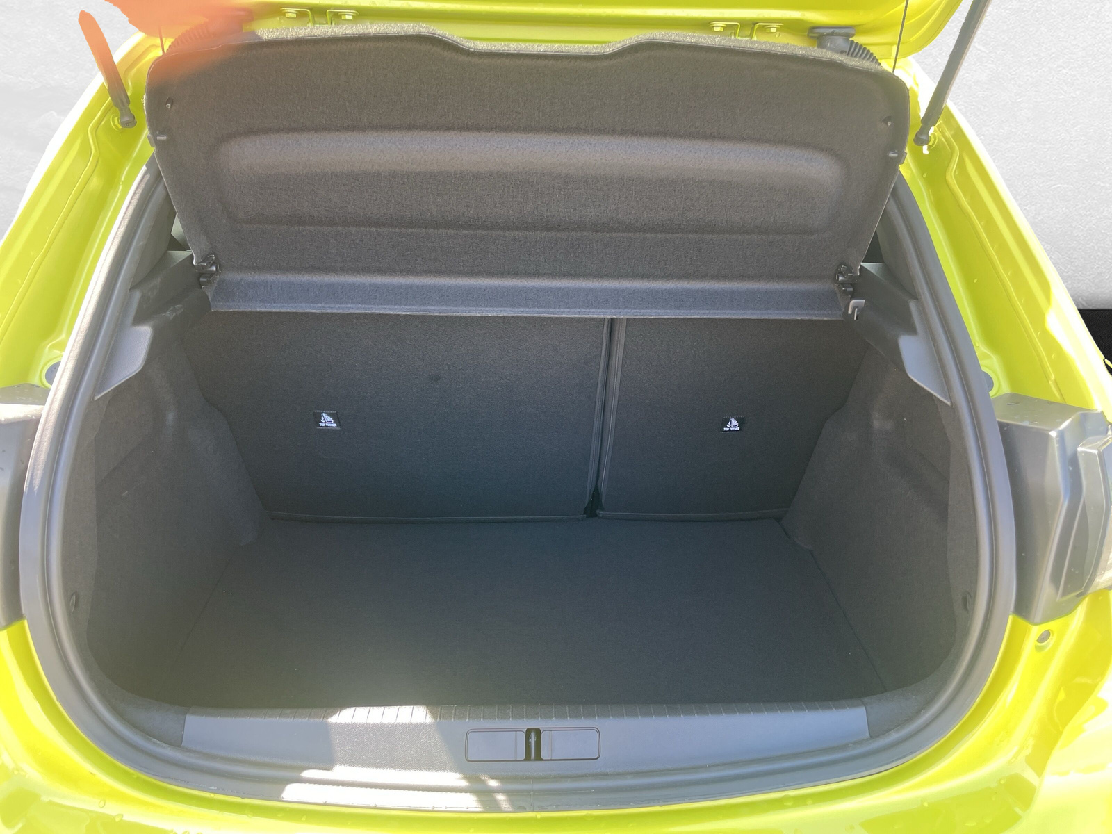 PEUGEOT 208 1.2 Hybrid 145 GT-image-5