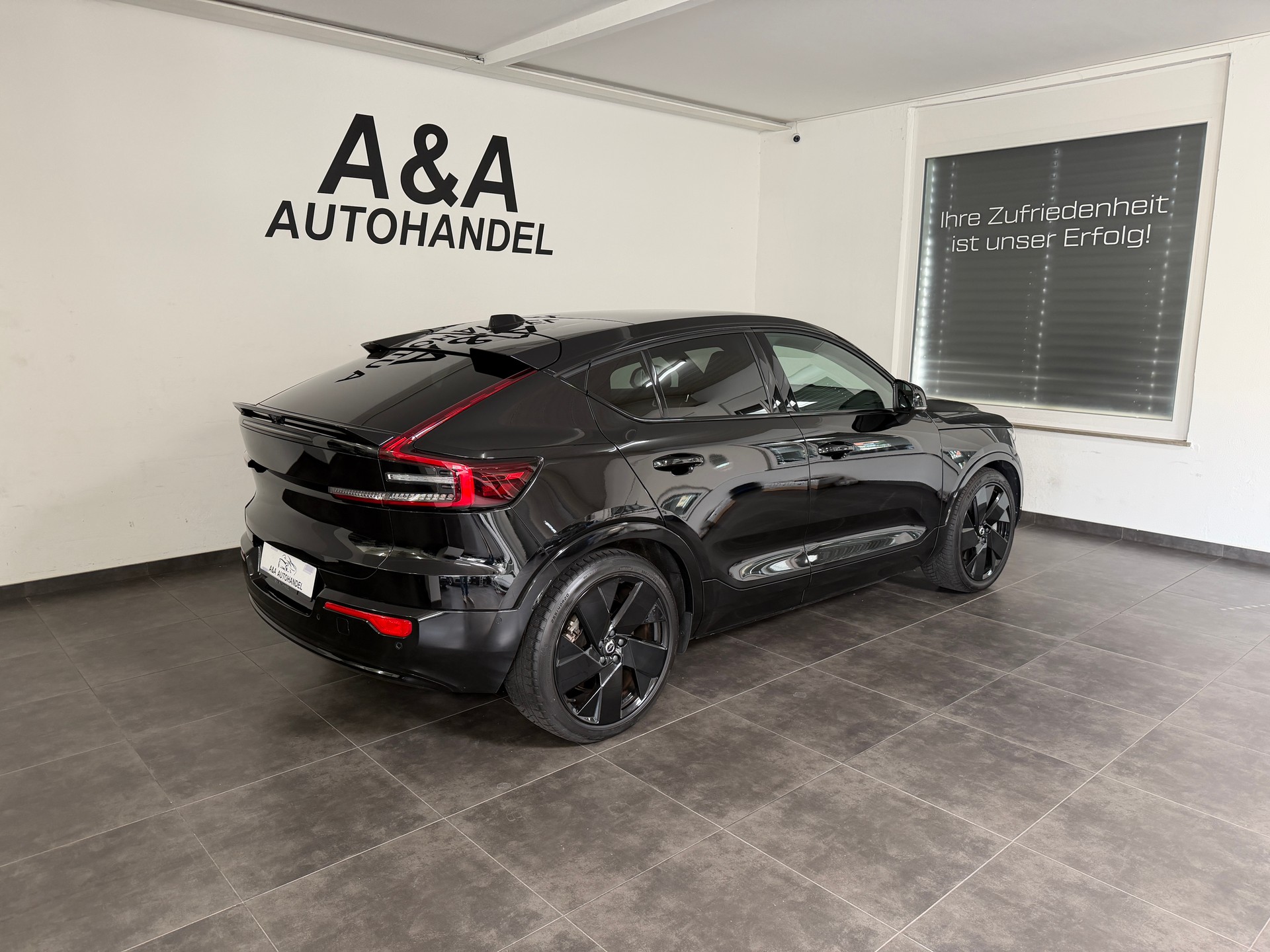 VOLVO C40 Recharge P8 Twin AWD Pure Electric Ultimate-showroom-element-3
