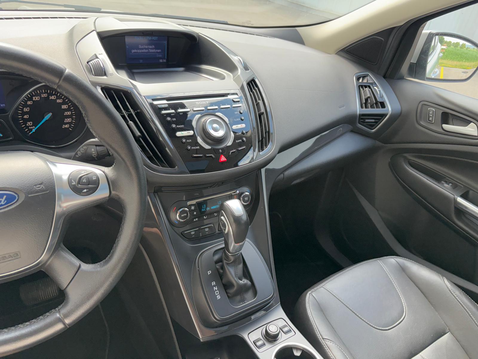 FORD Kuga 2.0 TDCi Titanium 4WD Leder Panorama AHK Kamera PDC V+H-image-6