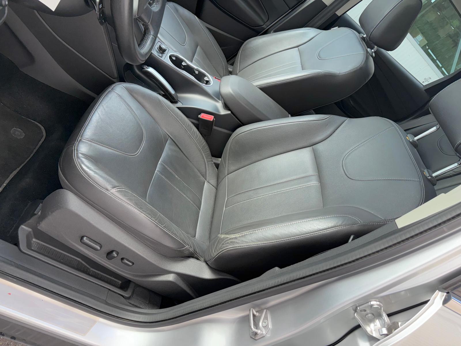 FORD Kuga 2.0 TDCi Titanium 4WD Leder Panorama AHK Kamera PDC V+H-image-8