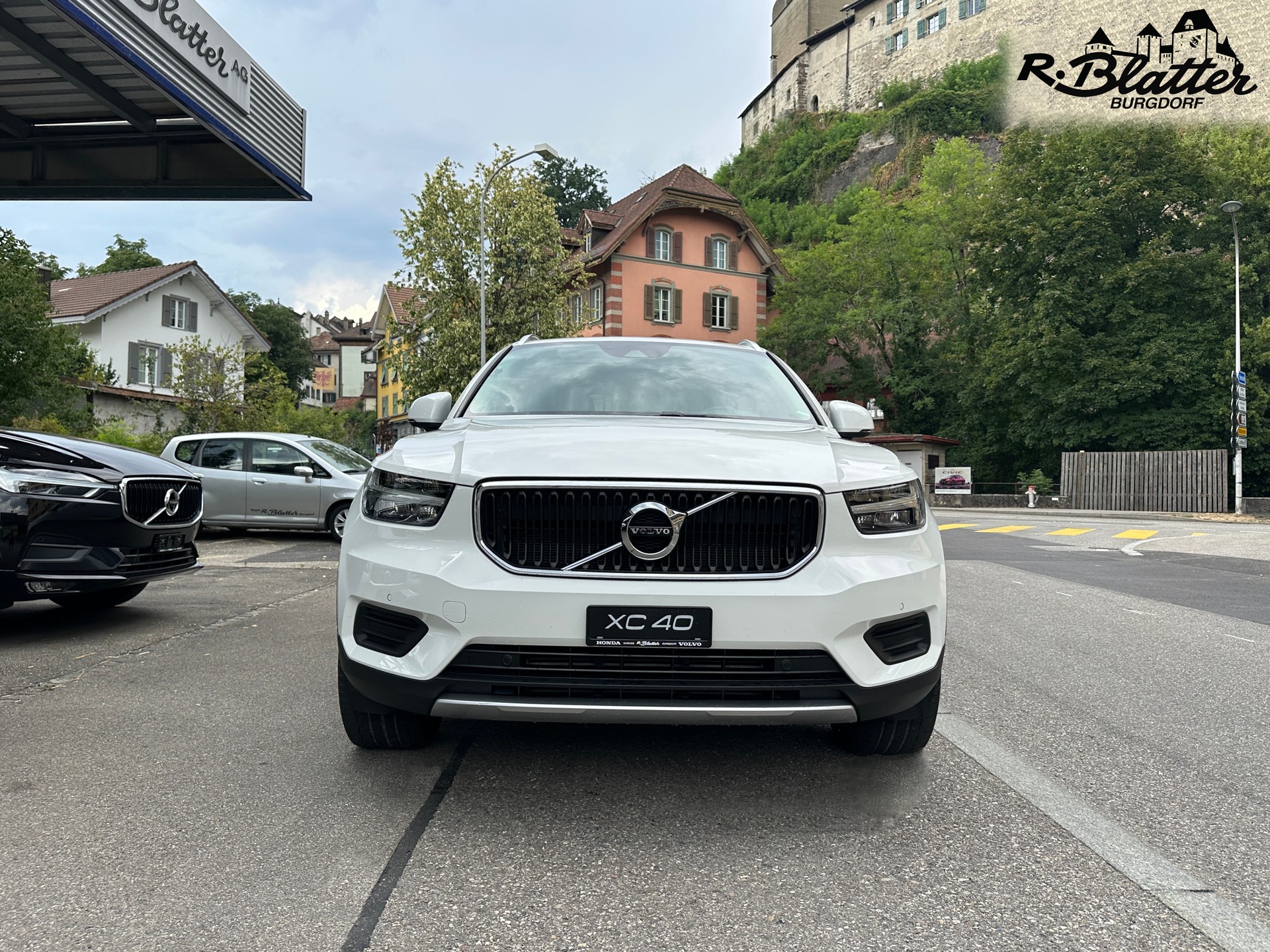 VOLVO XC40 T5 AWD Momentum Geartronic-showroom-element-1