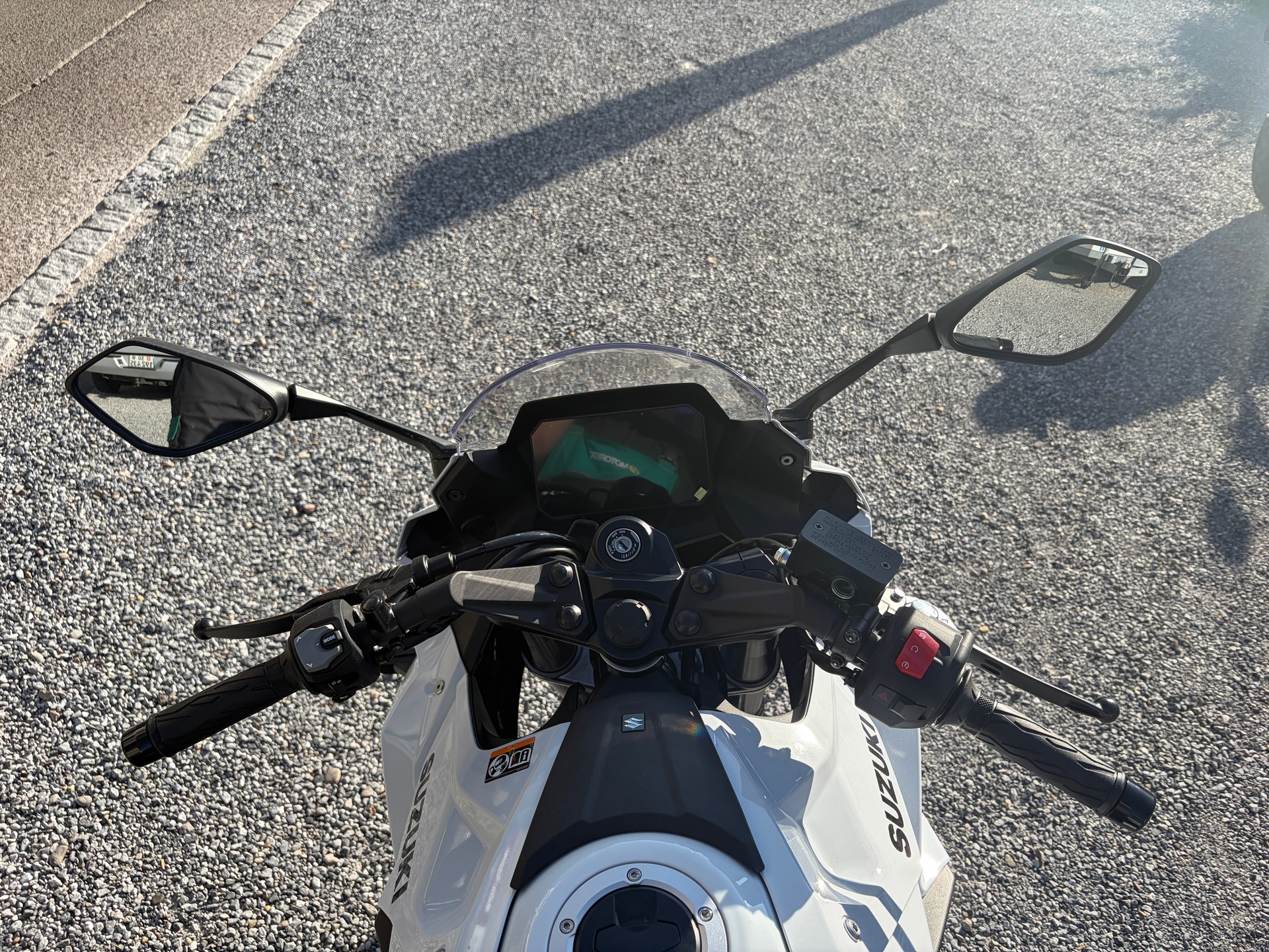 SUZUKI GSX-8R-image-2