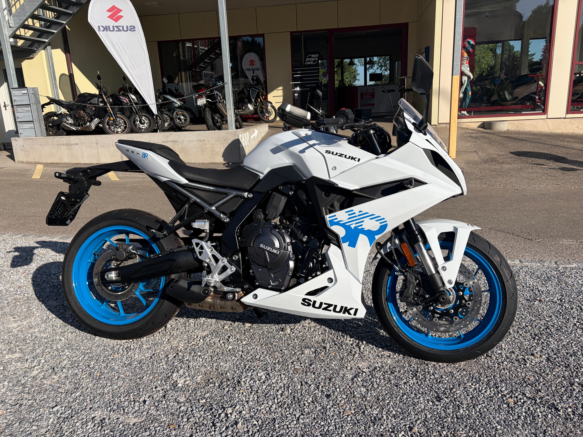 SUZUKI GSX-8R