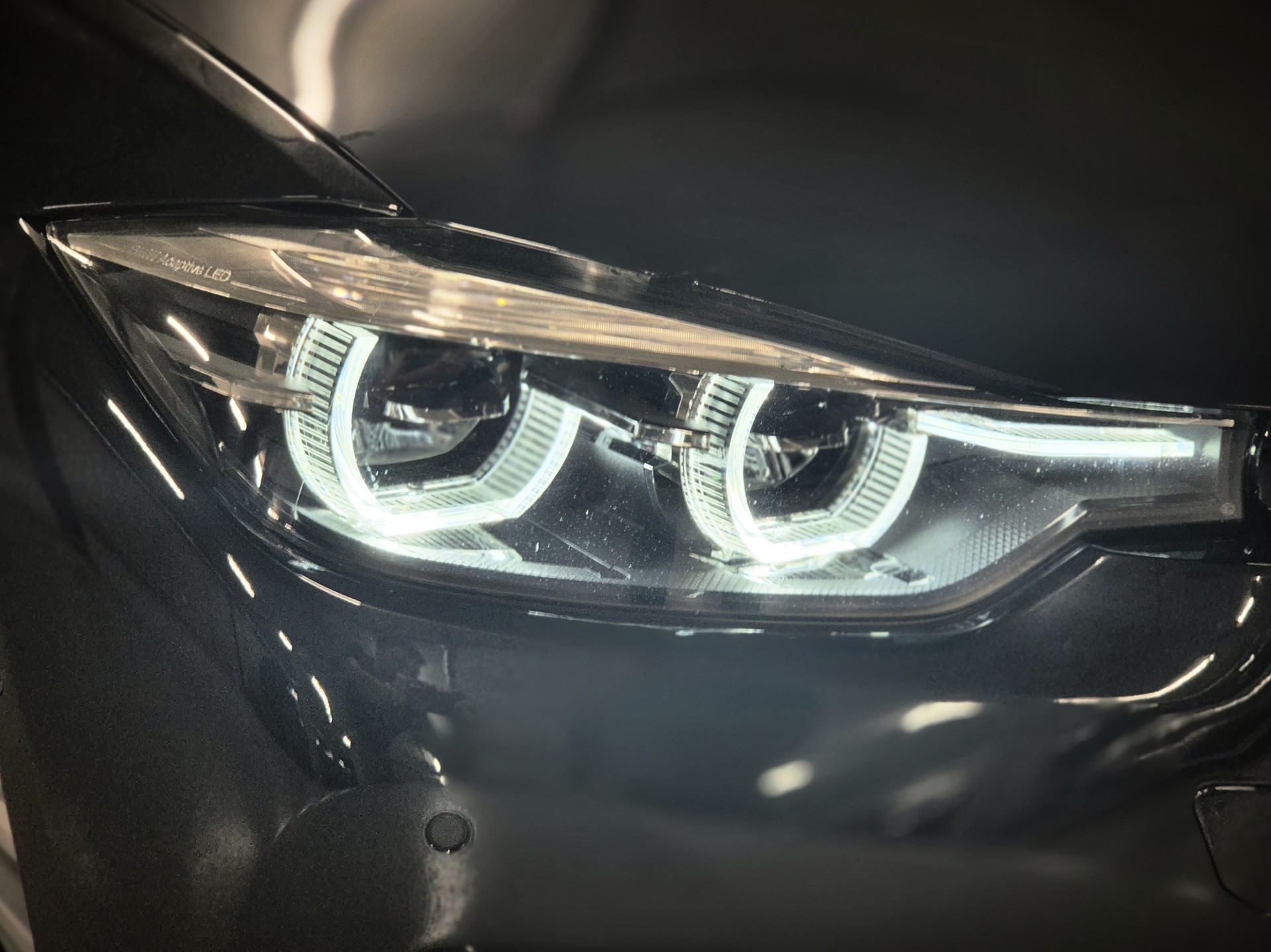 BMW 320d xDrive Edition Sport Line Steptronic-showroom-element-1