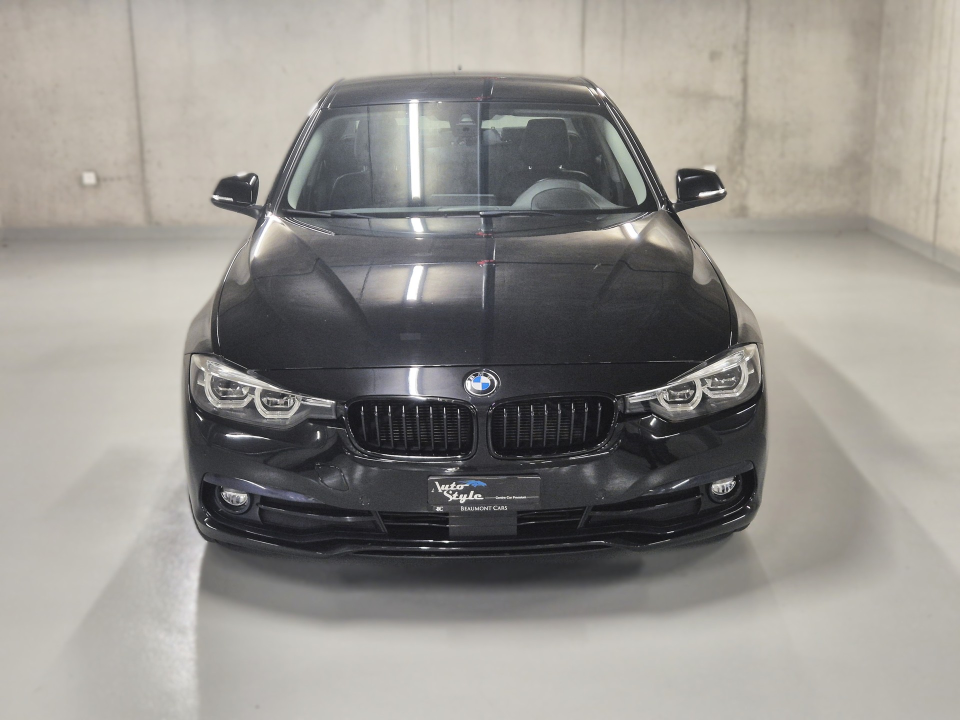 BMW 320d xDrive Edition Sport Line Steptronic-showroom-element-2