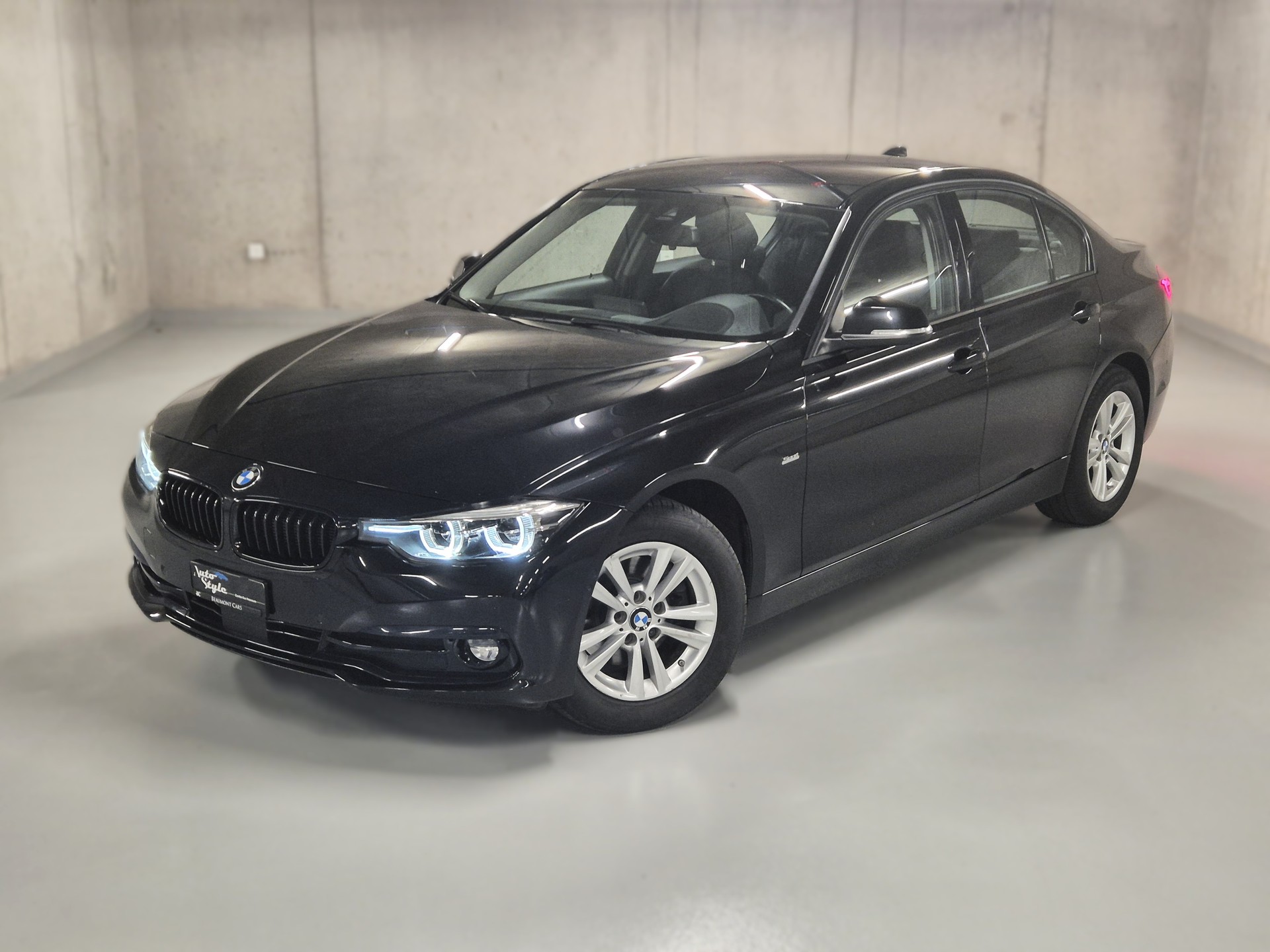 BMW 320d xDrive Edition Sport Line Steptronic-showroom-element-3