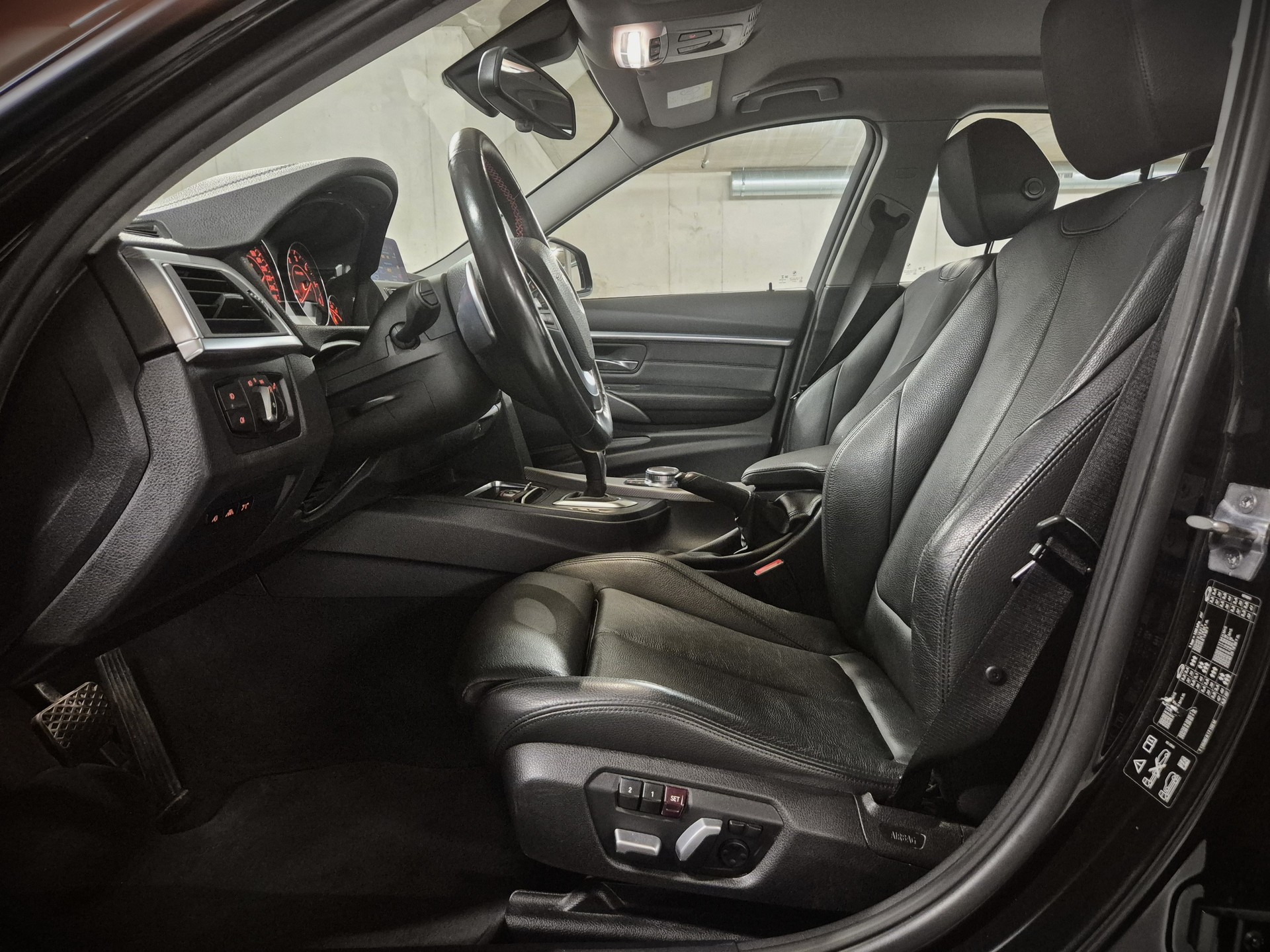 BMW 320d xDrive Edition Sport Line Steptronic-image-10