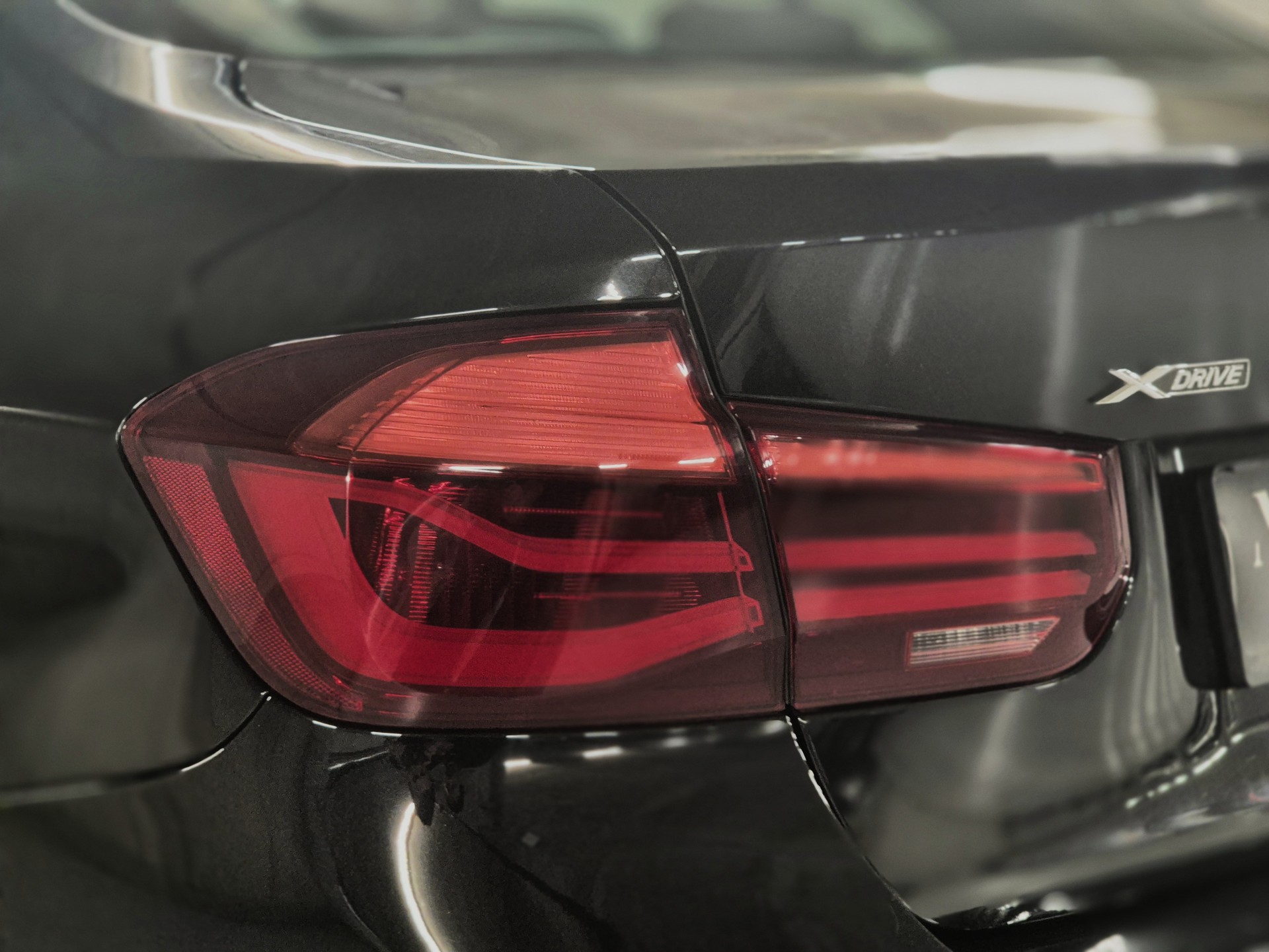 BMW 320d xDrive Edition Sport Line Steptronic-image-9