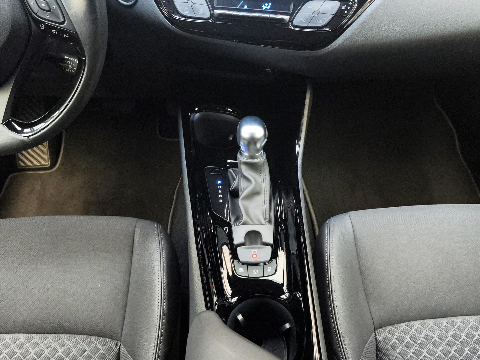 TOYOTA C-HR 1.8 VVTi HSD Trend-image-14