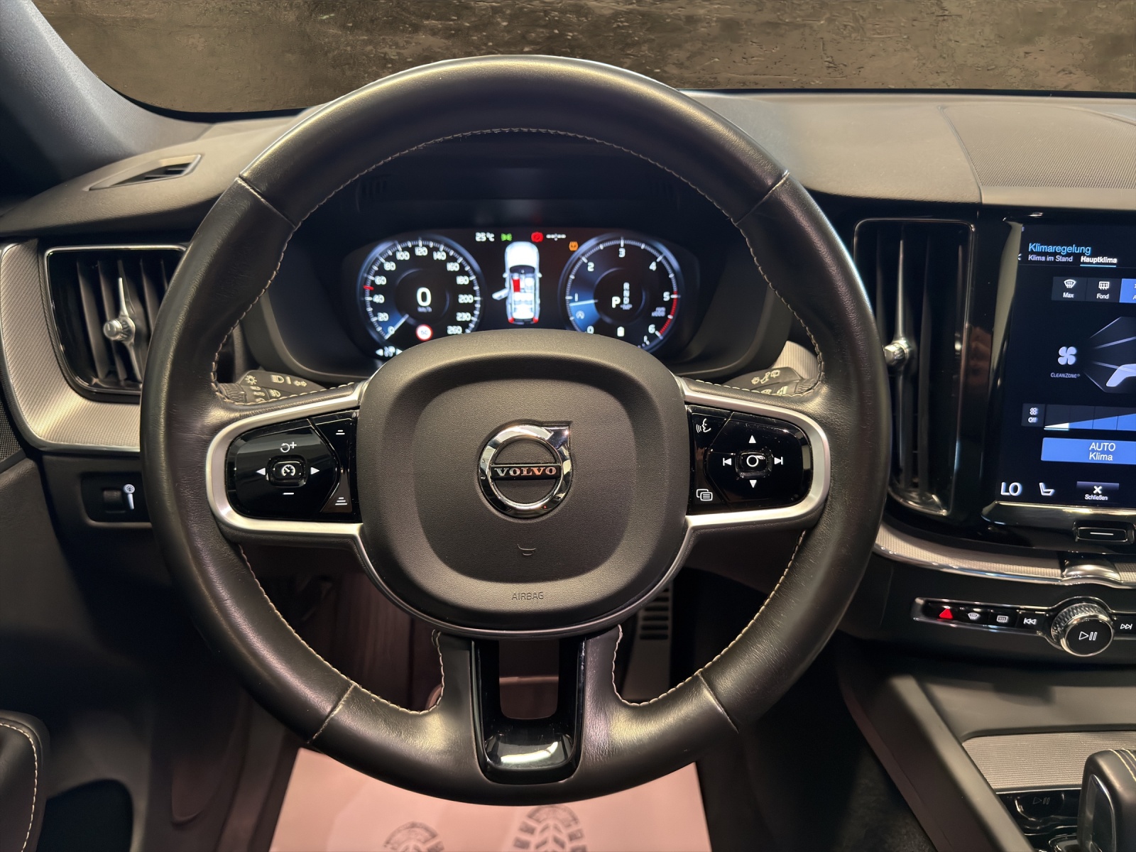 VOLVO XC60 B4 Diesel Mild Hybrid AWD R-Design Geartronic-image-8