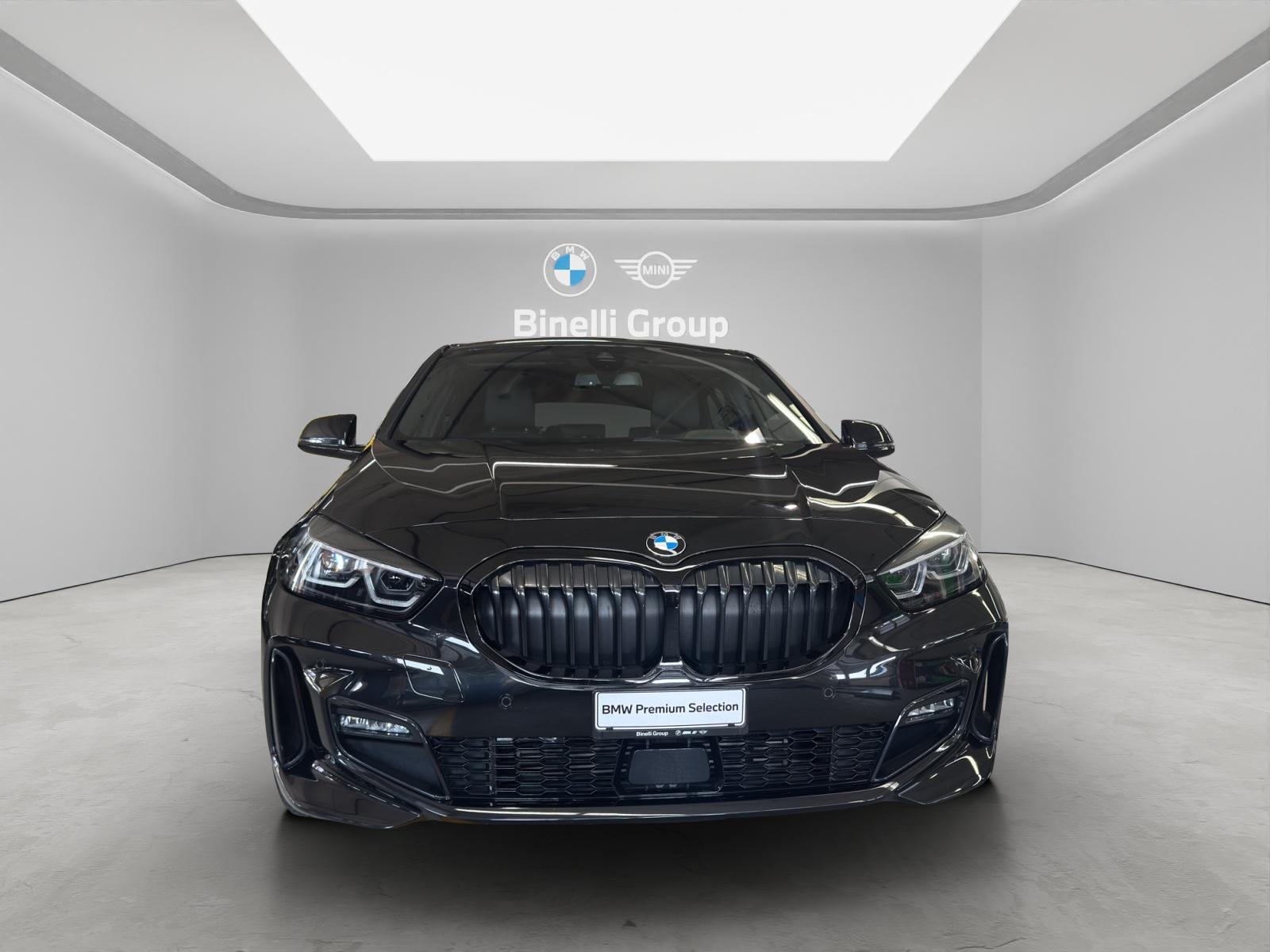 BMW 120d xDrive SAG-showroom-element-1