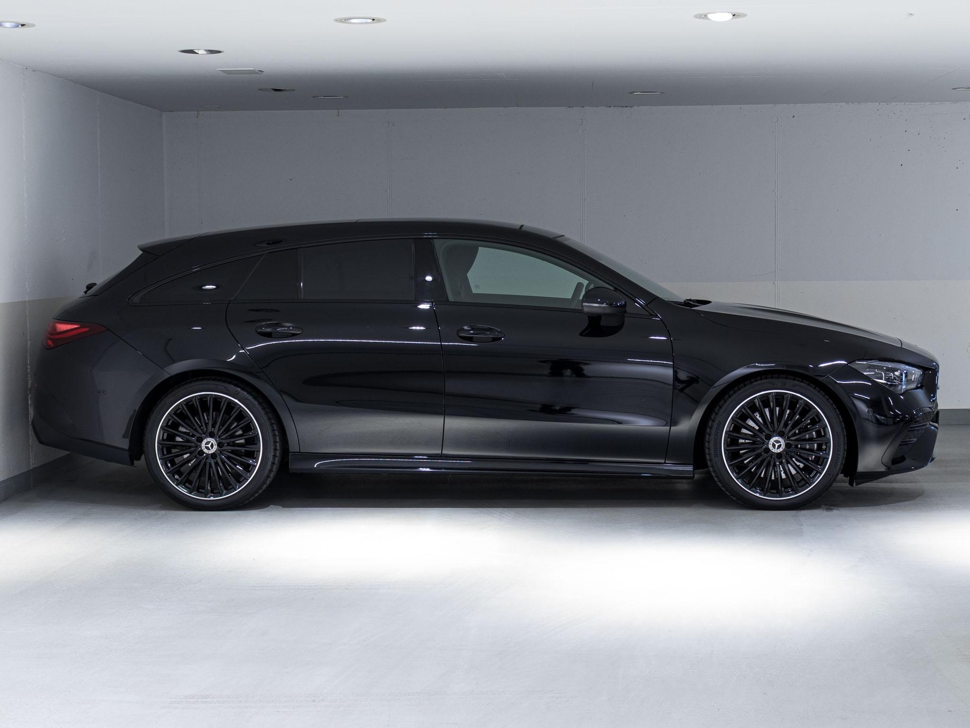 MERCEDES-BENZ CLA 250 4MATIC Shooting Brake-image-1