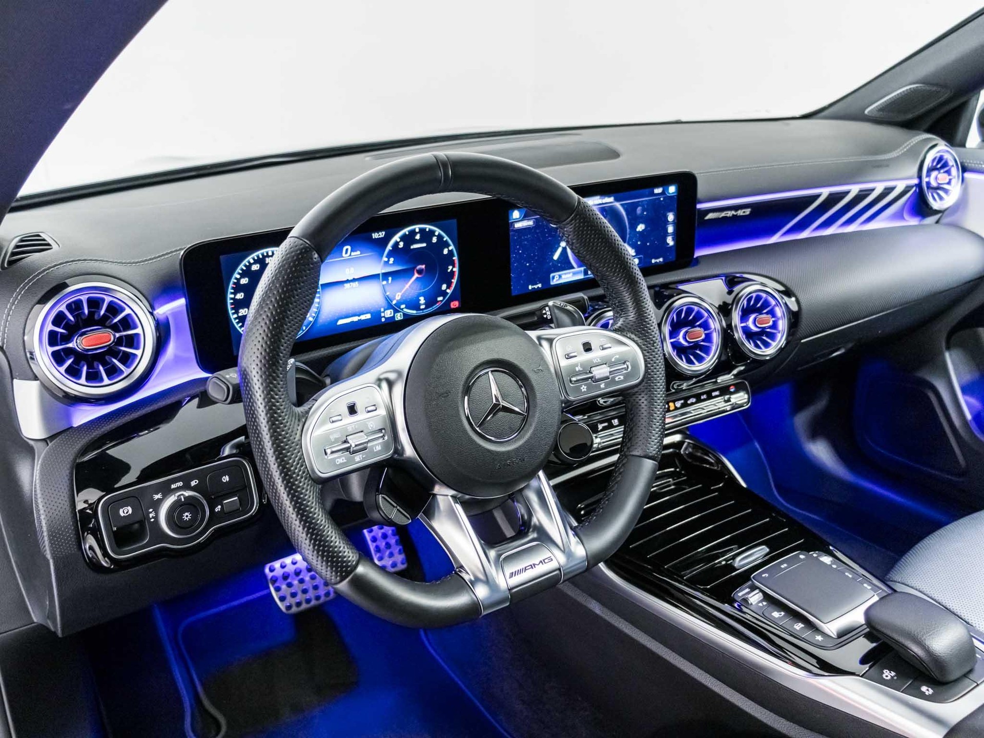 MERCEDES-BENZ CLA 250 4MATIC Shooting Brake-image-8