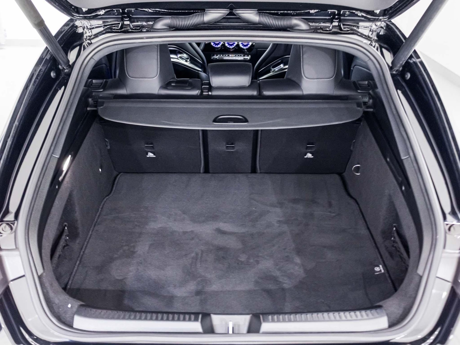 MERCEDES-BENZ CLA 250 4MATIC Shooting Brake-image-12