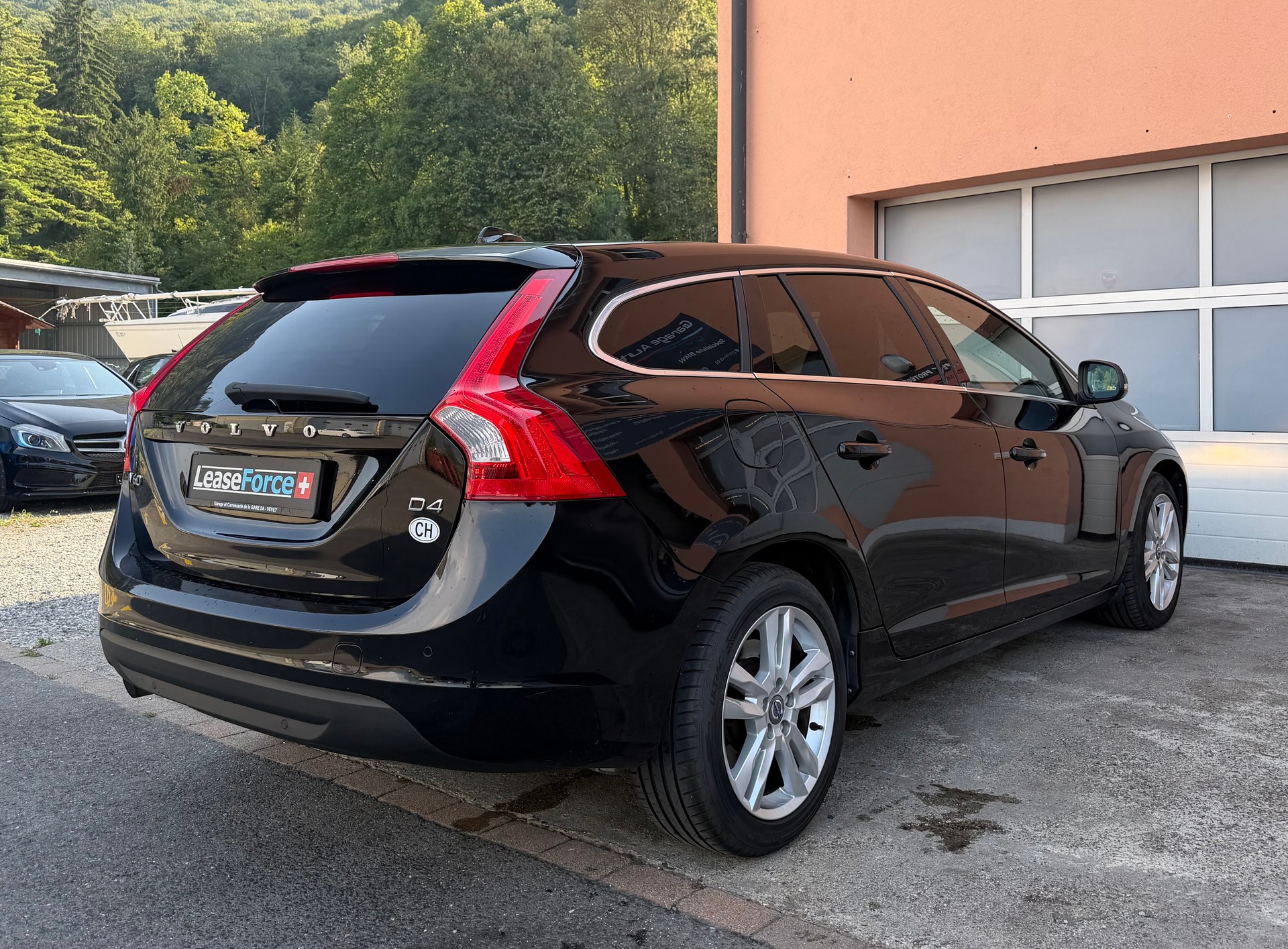 VOLVO V60 D4 Momentum-showroom-element-3