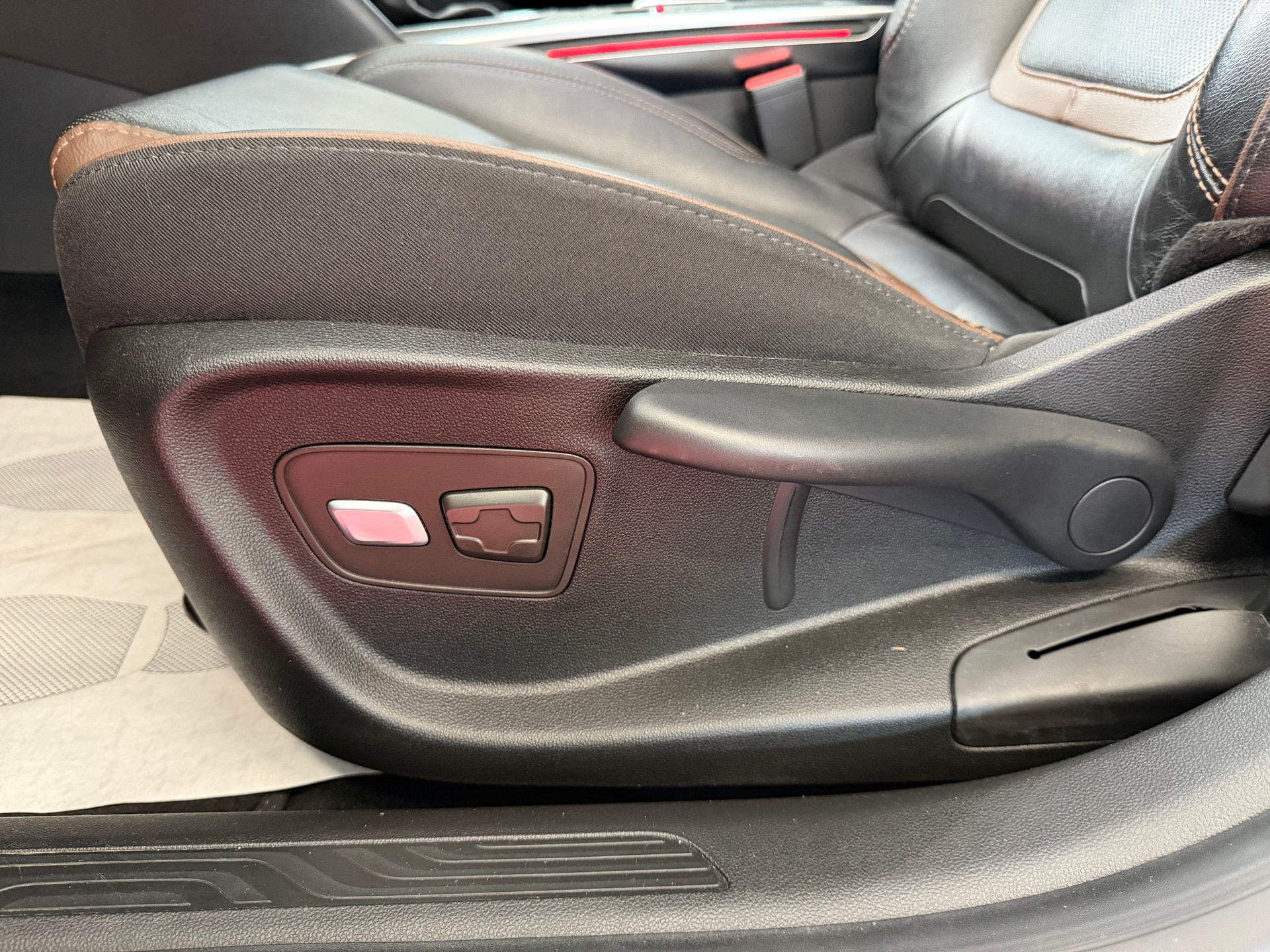 RENAULT Mégane 1.2 16V Turbo Bose EDC-image-22