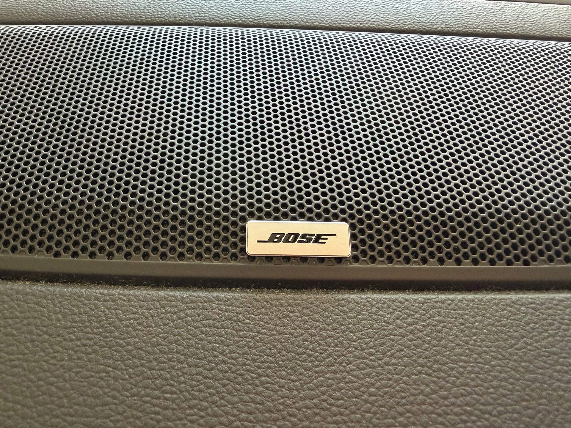 RENAULT Mégane 1.2 16V Turbo Bose EDC-image-27