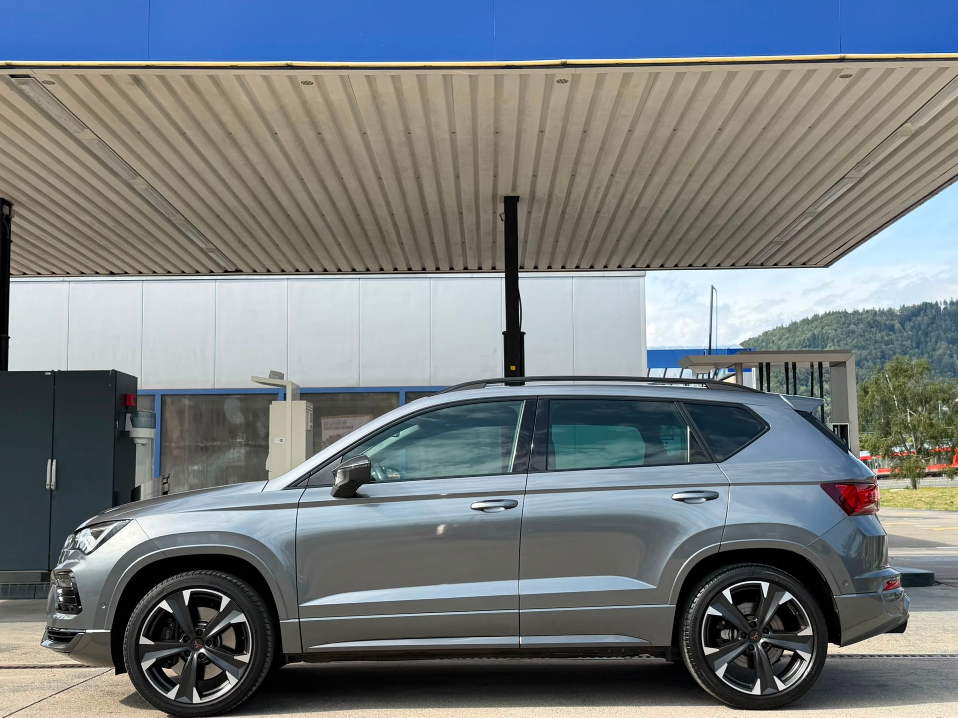 CUPRA Ateca 2.0TSI VZ 4Drive DSG Top Ausgestattet**El. Anhängerkupplung**Assistenzpaket XL**DCC*-showroom-element-3