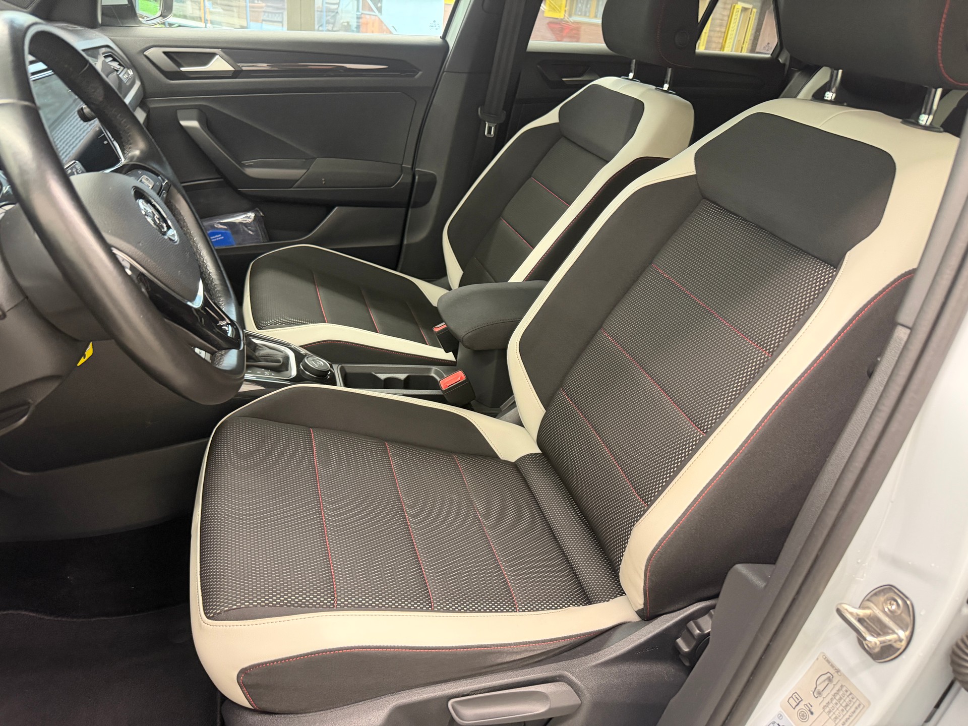 VW T-Roc 2.0 TSI Sport DSG 4Motion-image-13