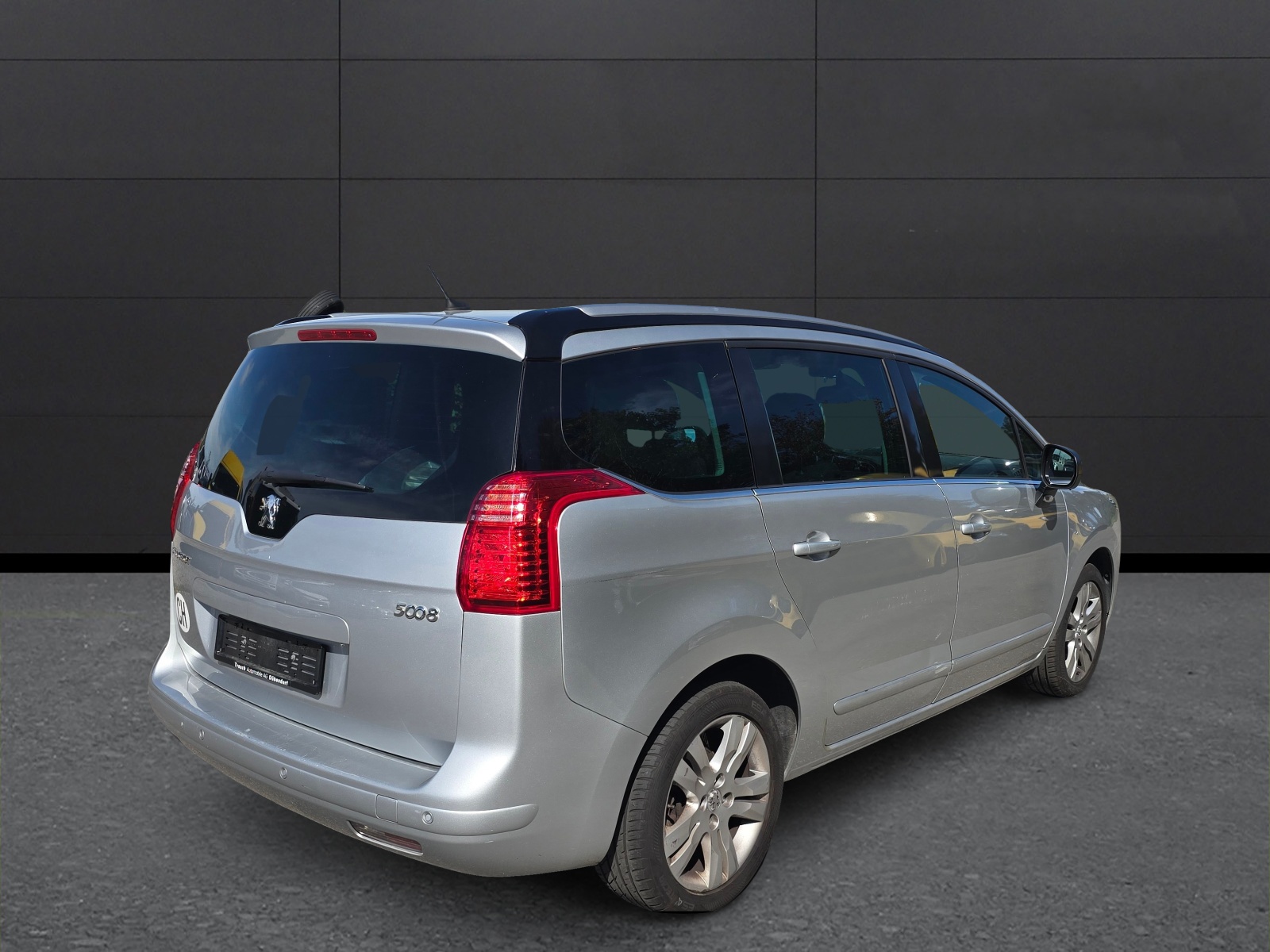 PEUGEOT 5008 1.6 16V T Family Automatic-image-7