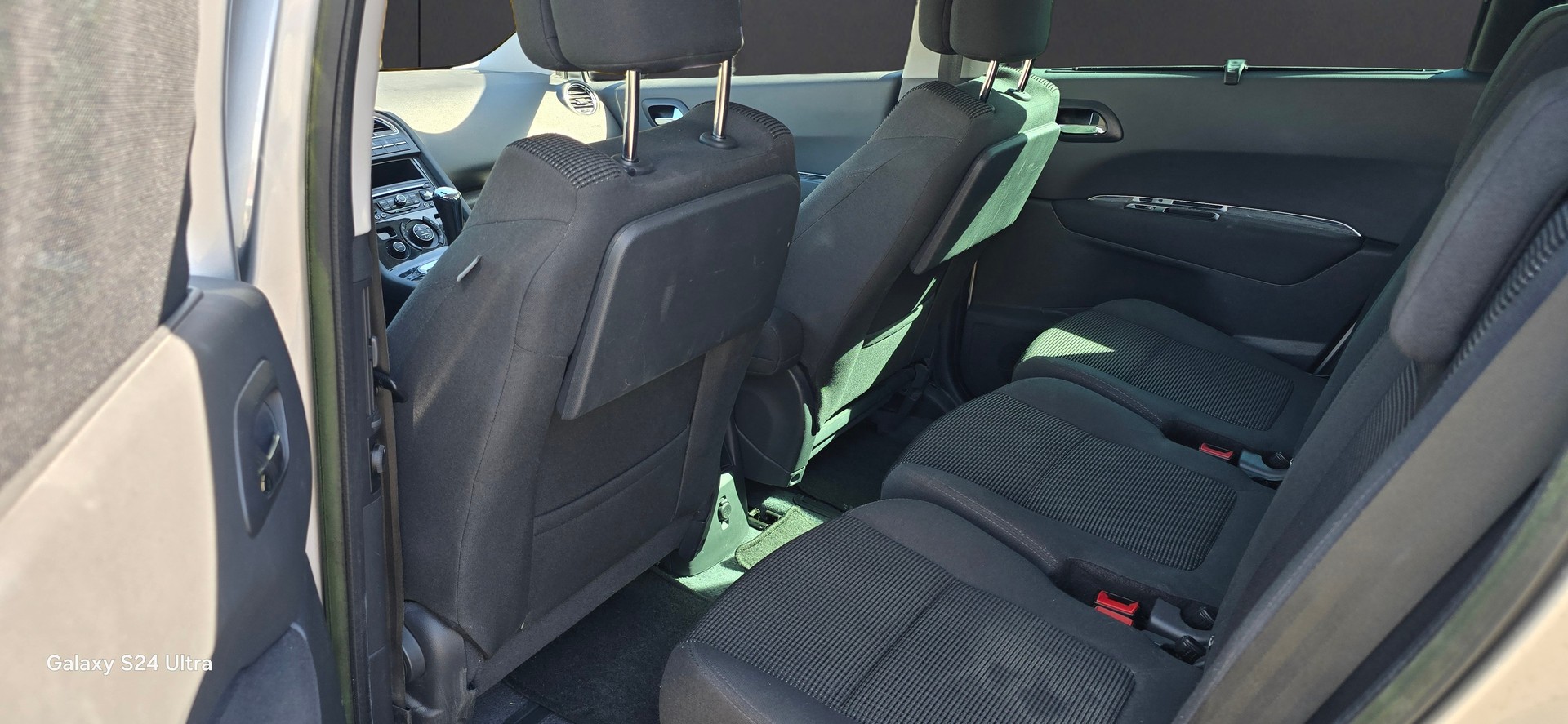 PEUGEOT 5008 1.6 16V T Family Automatic-image-9