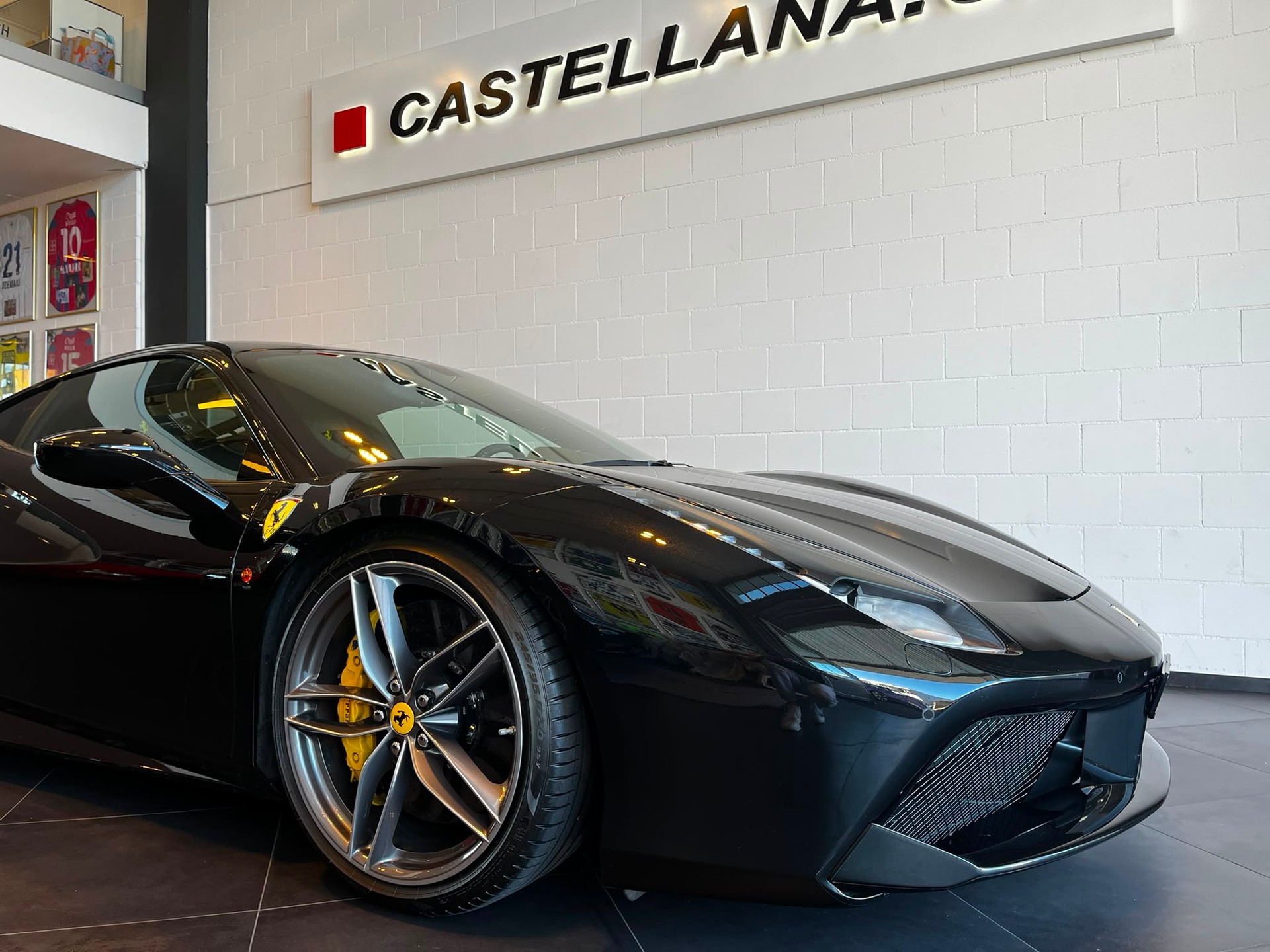 FERRARI 488 GTB 3.9 V8-showroom-element-1