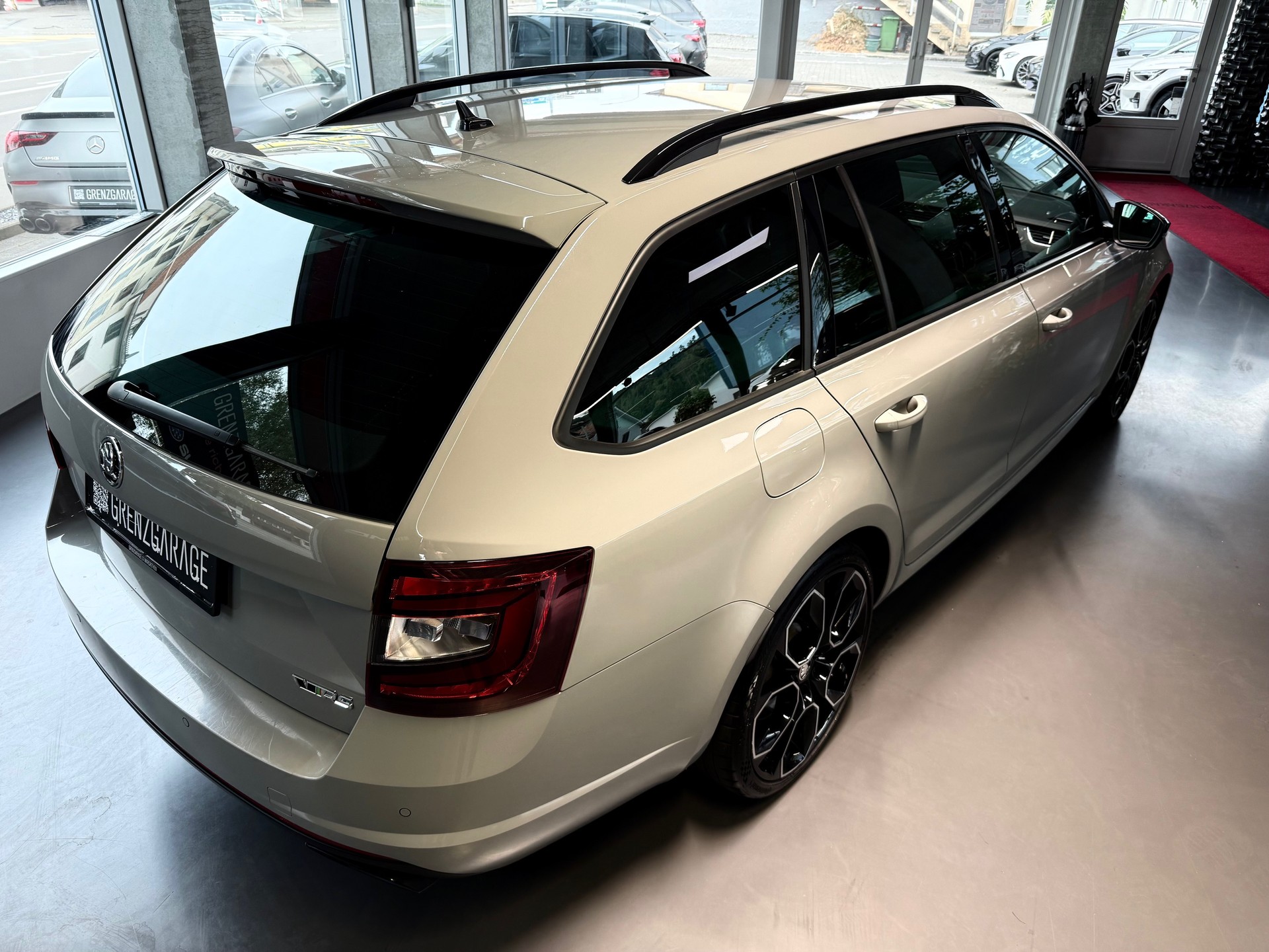SKODA Octavia Combi 2.0 TSI RS Final Edition DSG-image-5