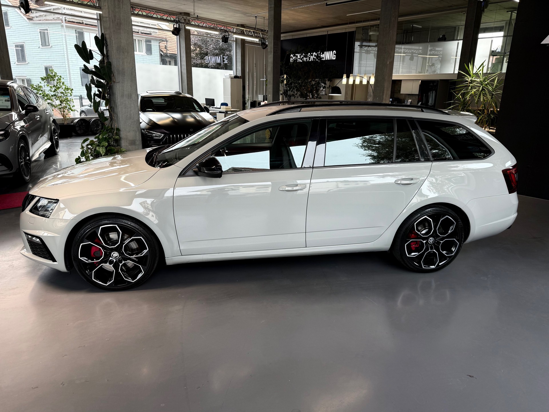 SKODA Octavia Combi 2.0 TSI RS Final Edition DSG-showroom-element-2