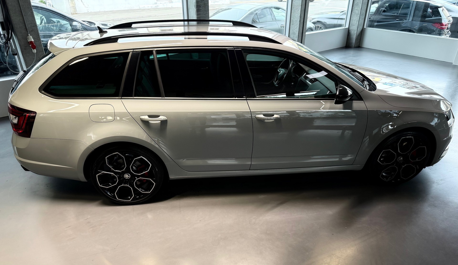 SKODA Octavia Combi 2.0 TSI RS Final Edition DSG-showroom-element-3