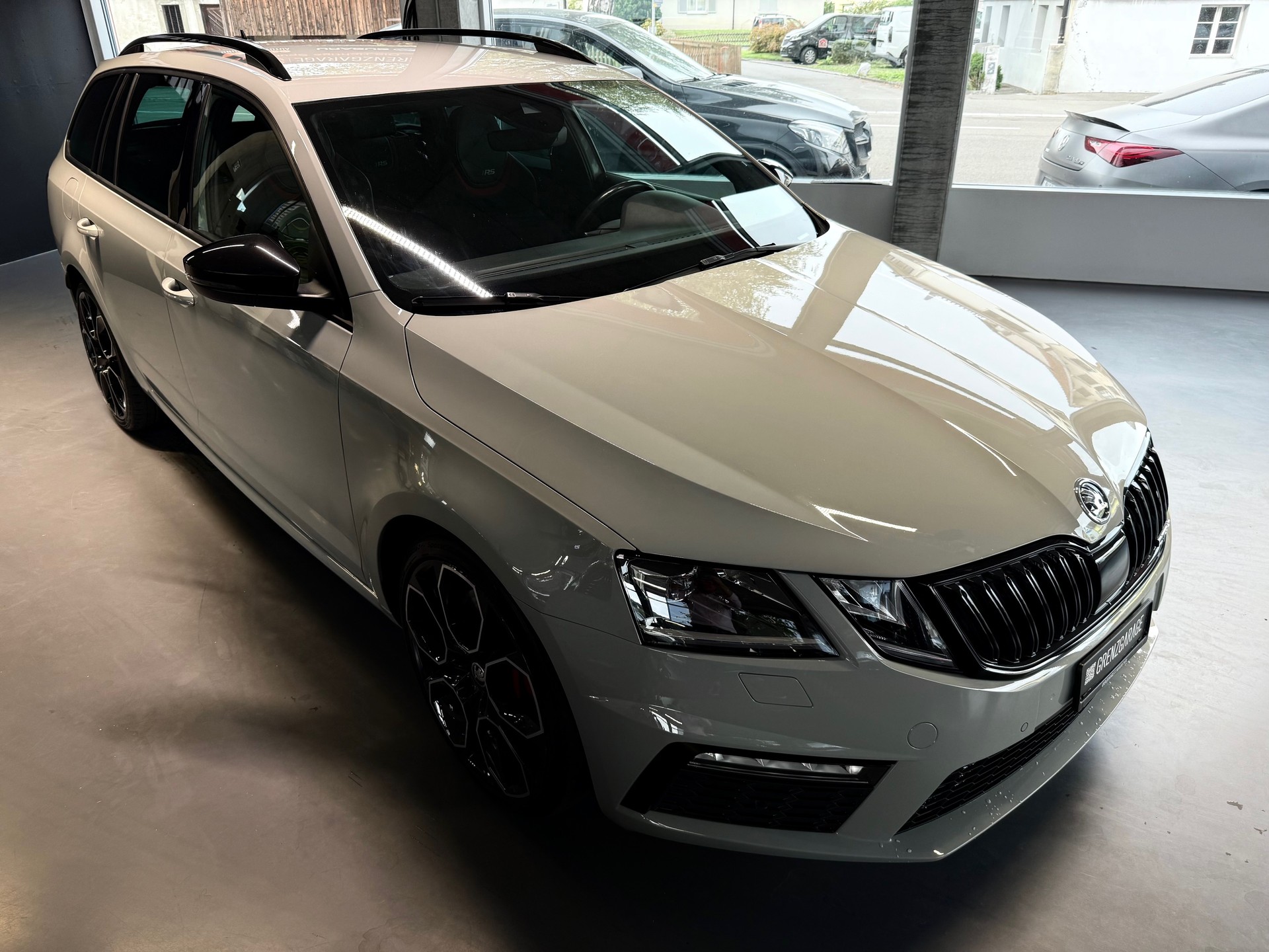 SKODA Octavia Combi 2.0 TSI RS Final Edition DSG-showroom-element-1