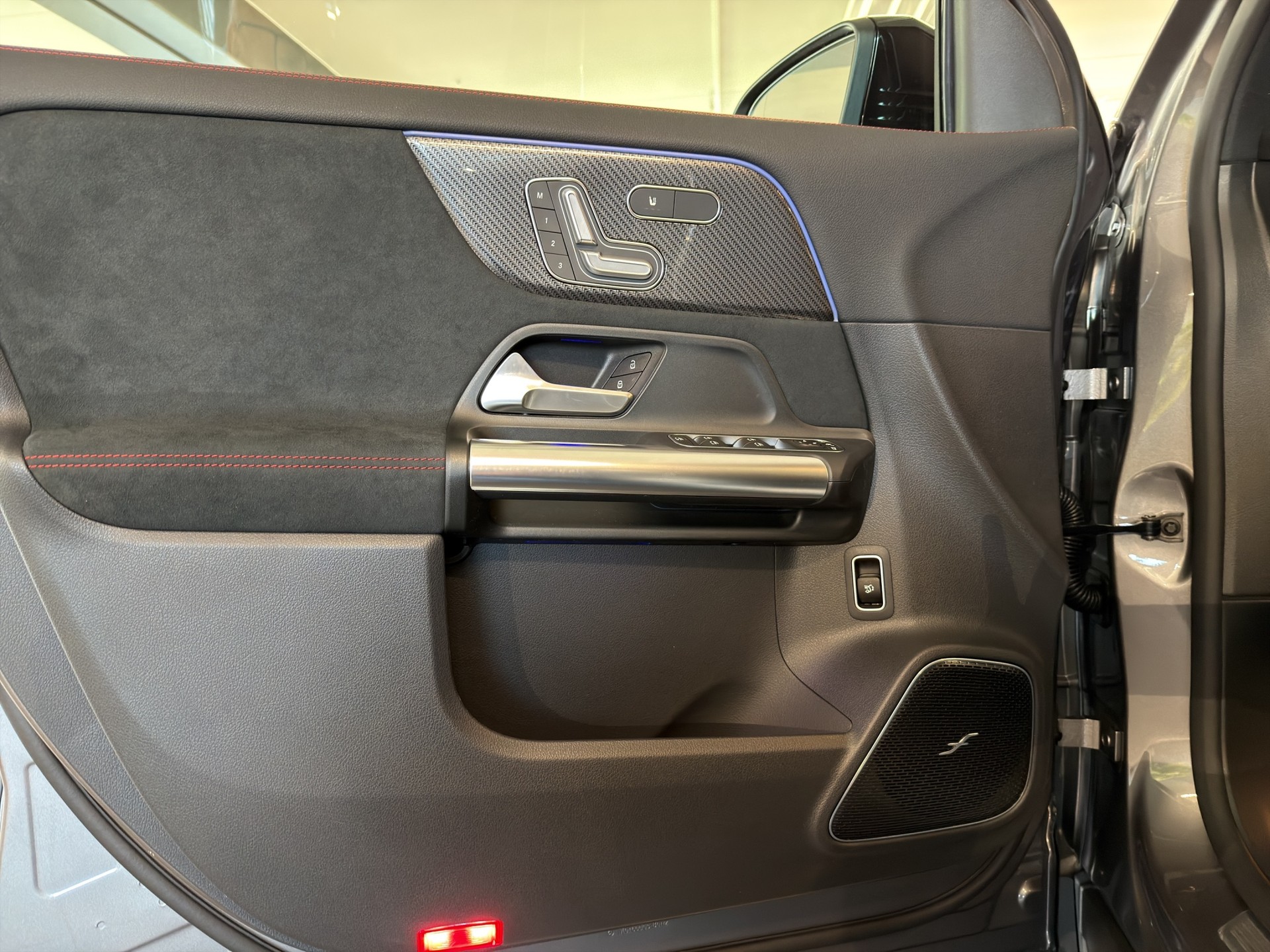 MERCEDES-BENZ GLA 220d 4Matic 8G-DCTSwiss Star-image-12
