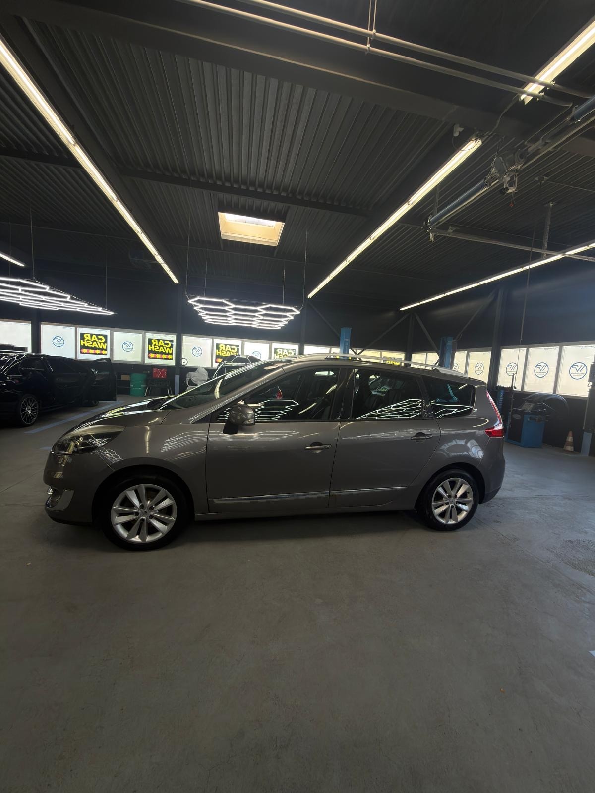 RENAULT Grand Scénic 1.4 16V Turbo Bose mit GARANTIE möglich-image-7