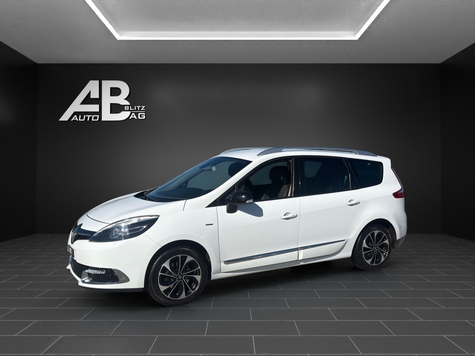 RENAULT Scénic 1.5 dCi Bose EDC-showroom-element-1