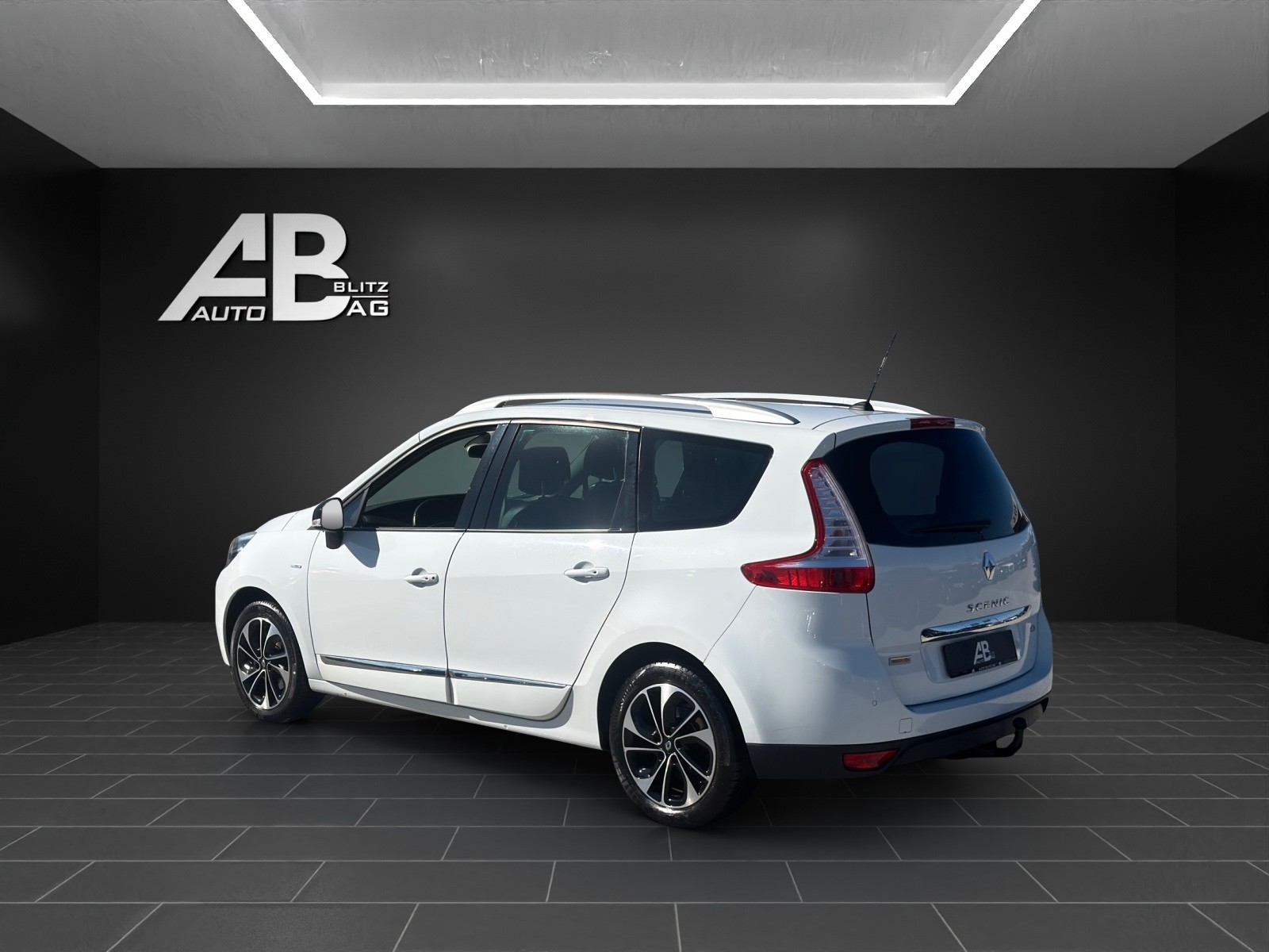 RENAULT Scénic 1.5 dCi Bose EDC-showroom-element-2