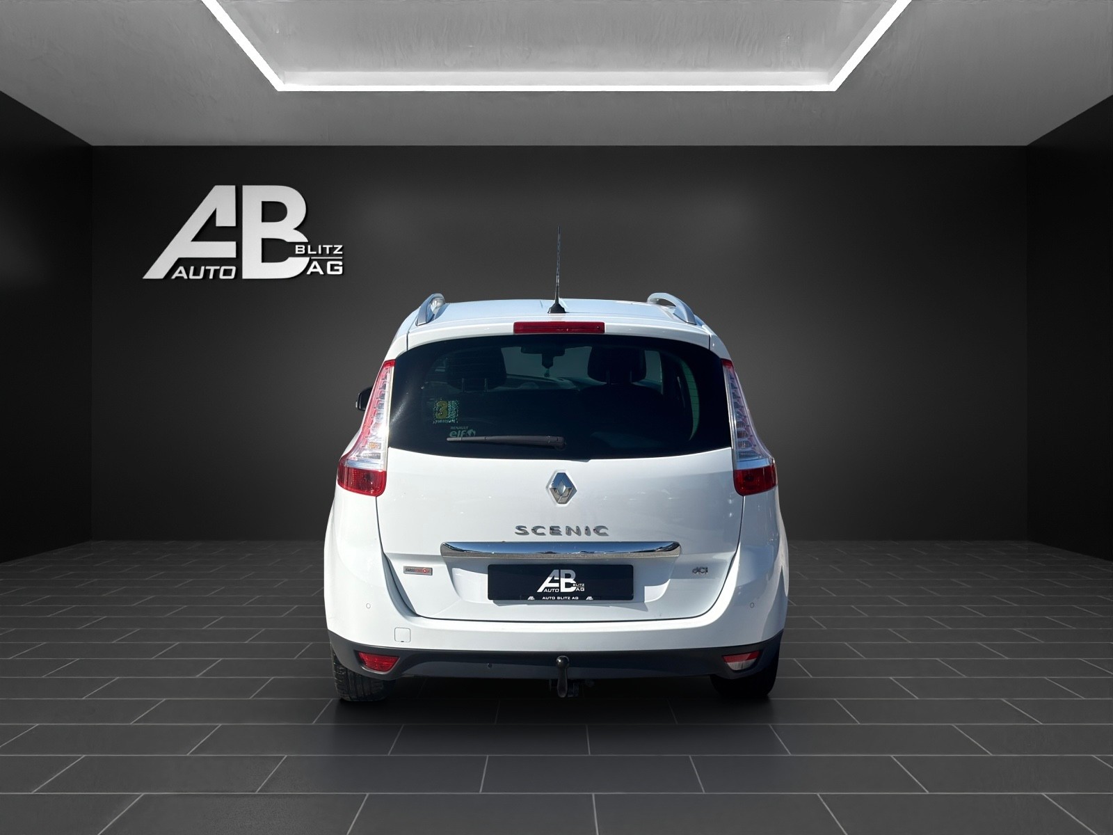 RENAULT Scénic 1.5 dCi Bose EDC-showroom-element-3