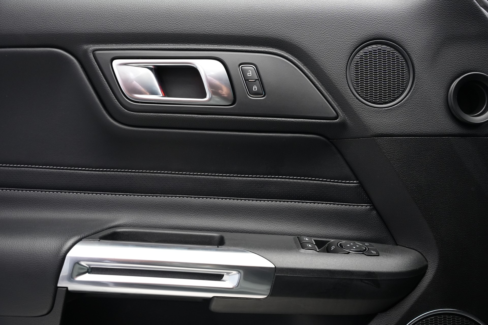FORD Mustang Fastback 5.0 V8 Mach 1-image-17