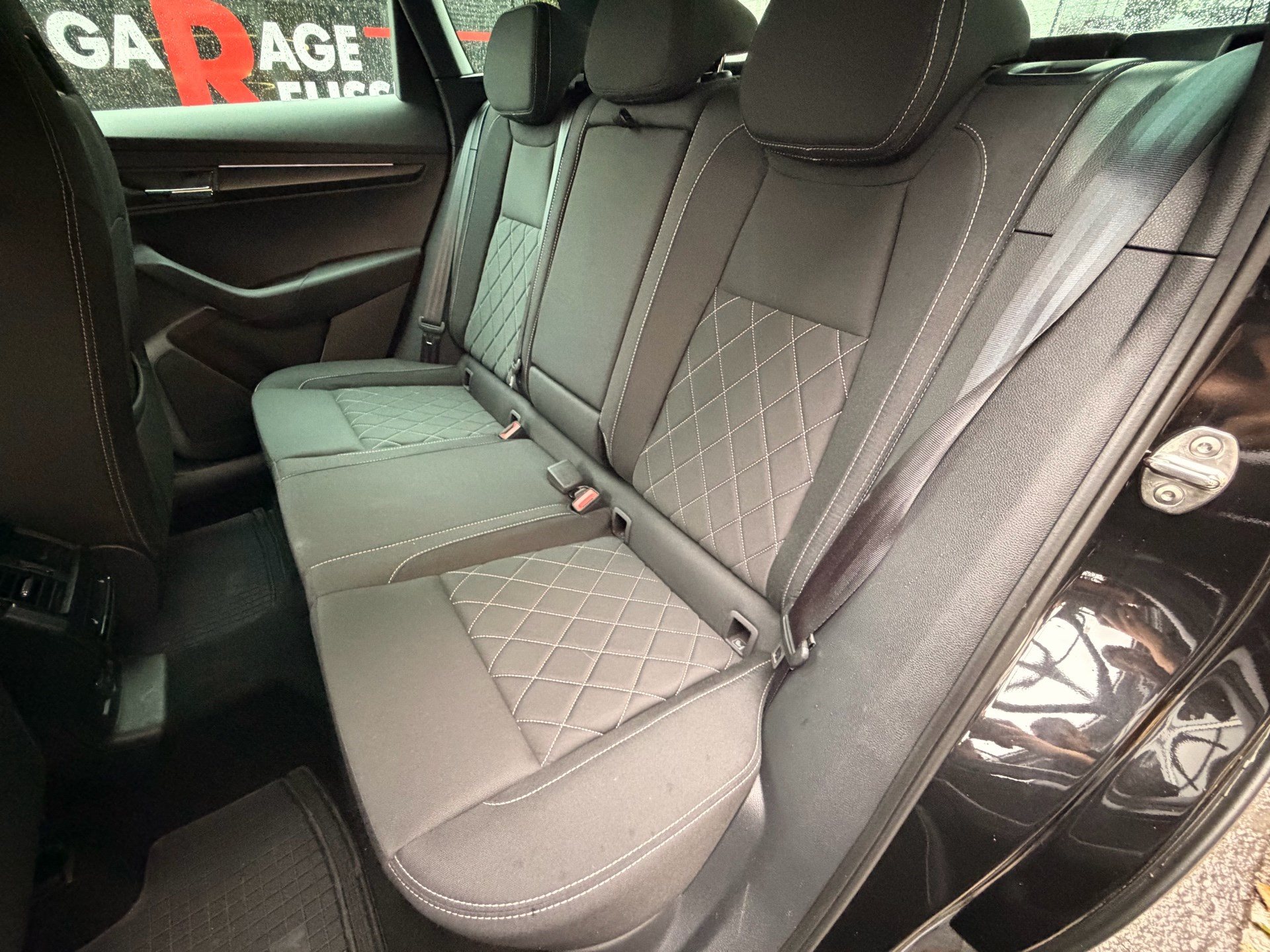 SKODA Karoq Sportline 4x4 *** ANHÄNGERKUPPLUNG ***-image-25