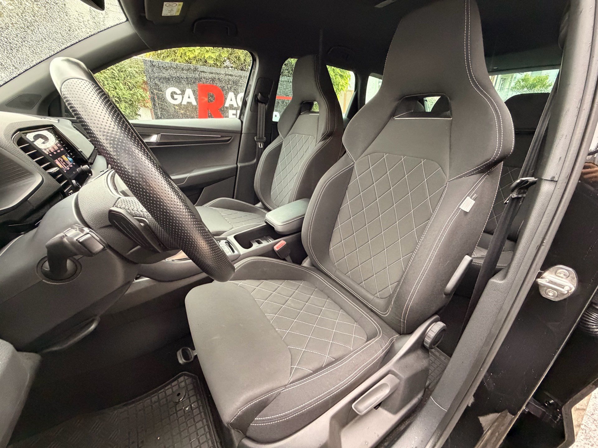 SKODA Karoq Sportline 4x4 *** ANHÄNGERKUPPLUNG ***-image-7