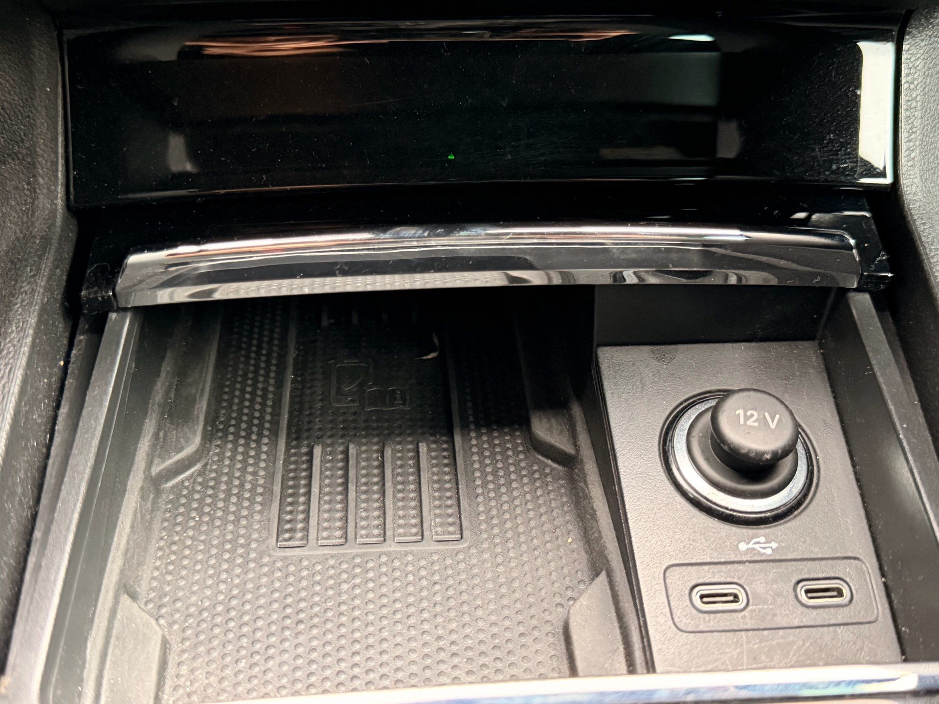 SKODA Karoq Sportline 4x4 *** ANHÄNGERKUPPLUNG ***-image-22
