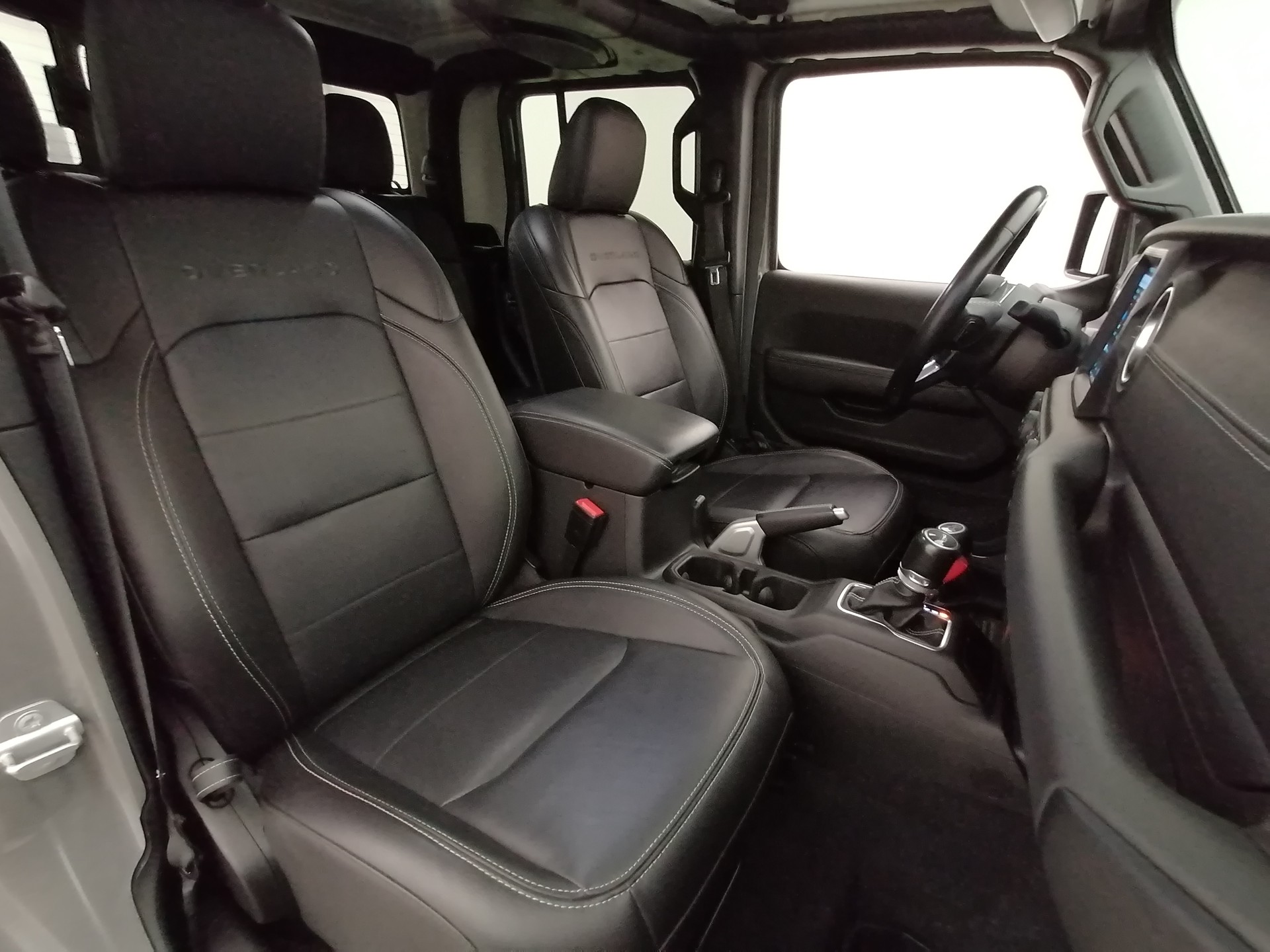 JEEP Gladiator 3.0 V6 Overland-image-13