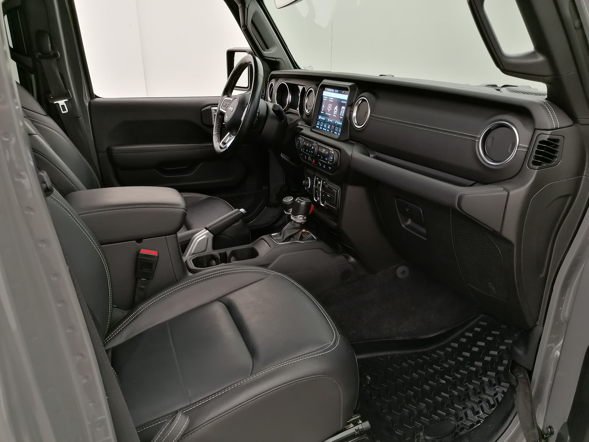 JEEP Gladiator 3.0 V6 Overland-image-15