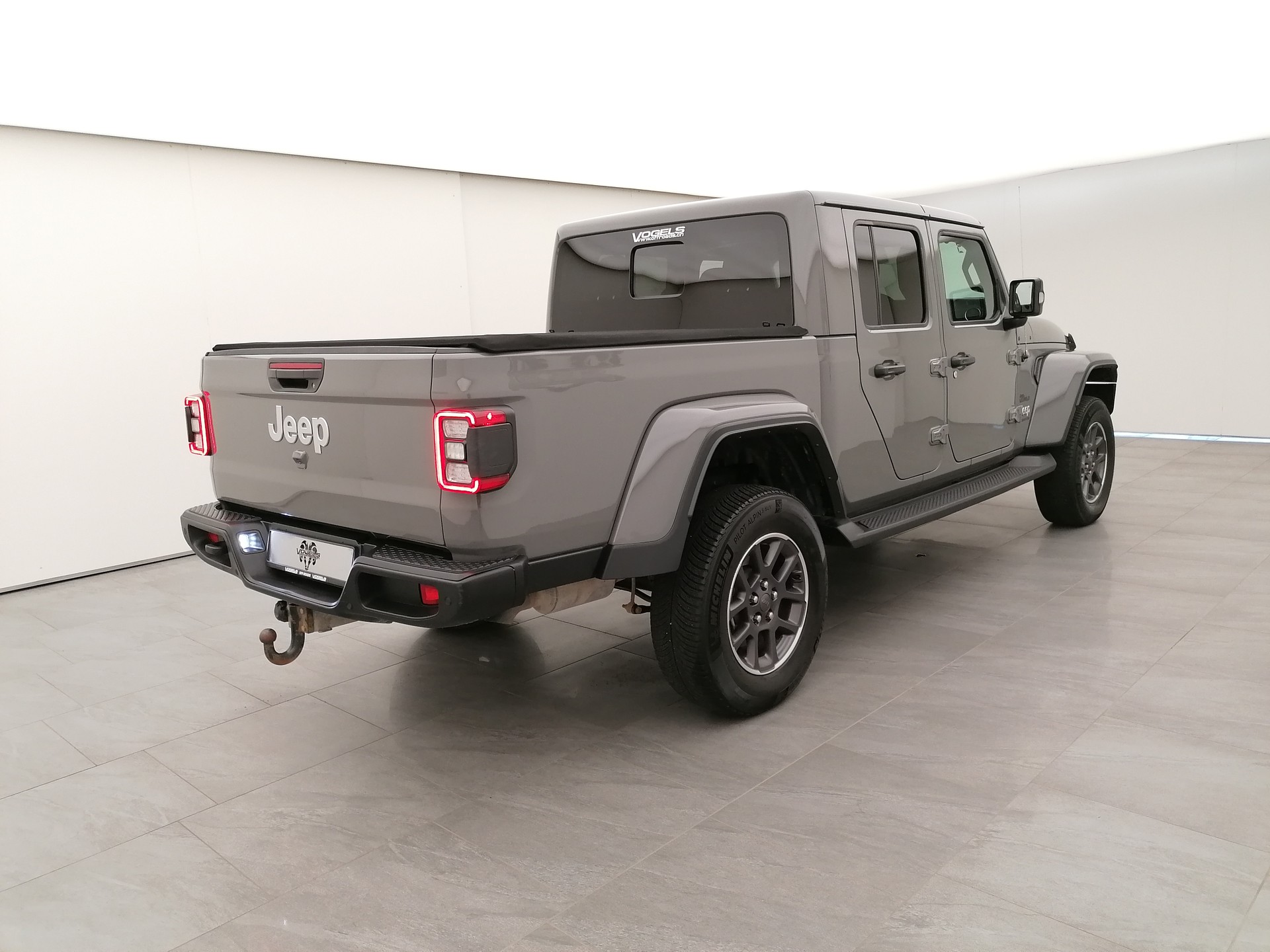 JEEP Gladiator 3.0 V6 Overland-showroom-element-3
