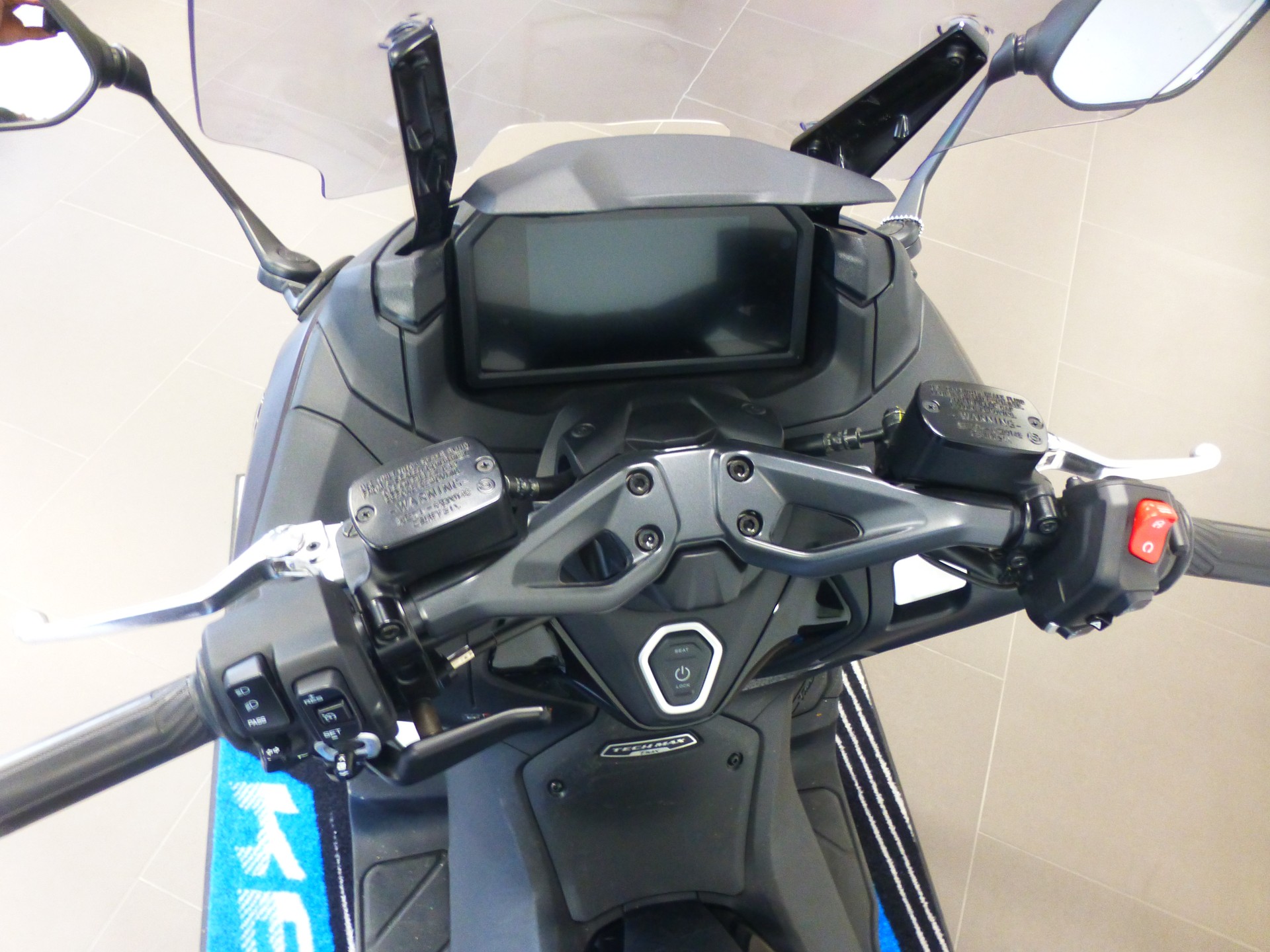 YAMAHA T-MAX Tech-Max XP 560-image-6