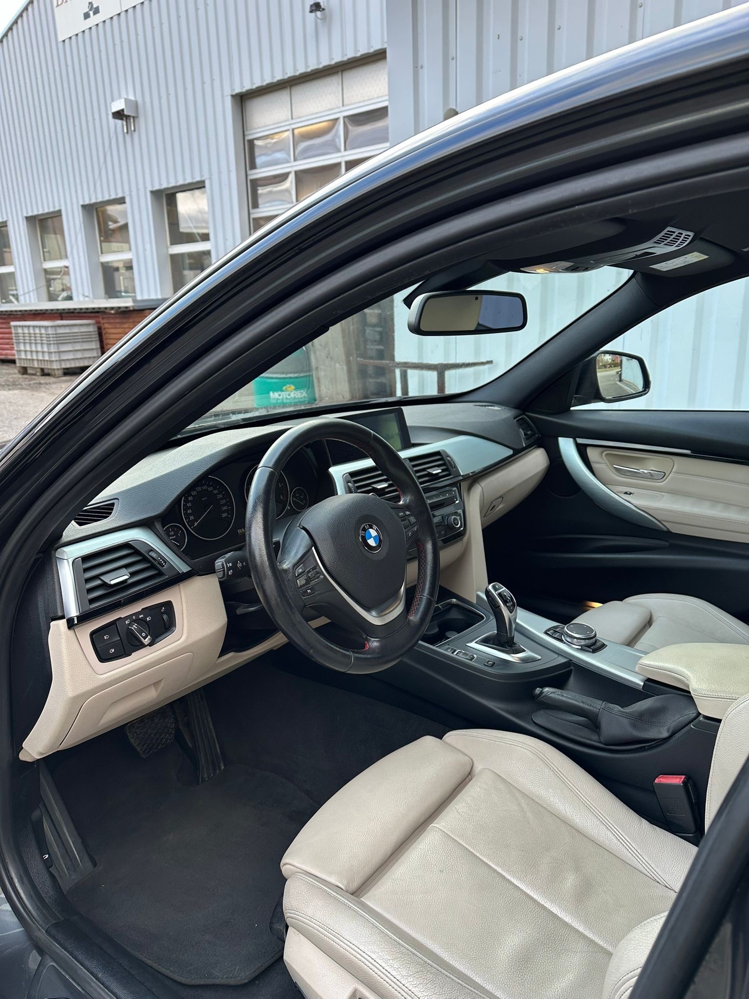 BMW 320d xDrive Steptronic-image-9
