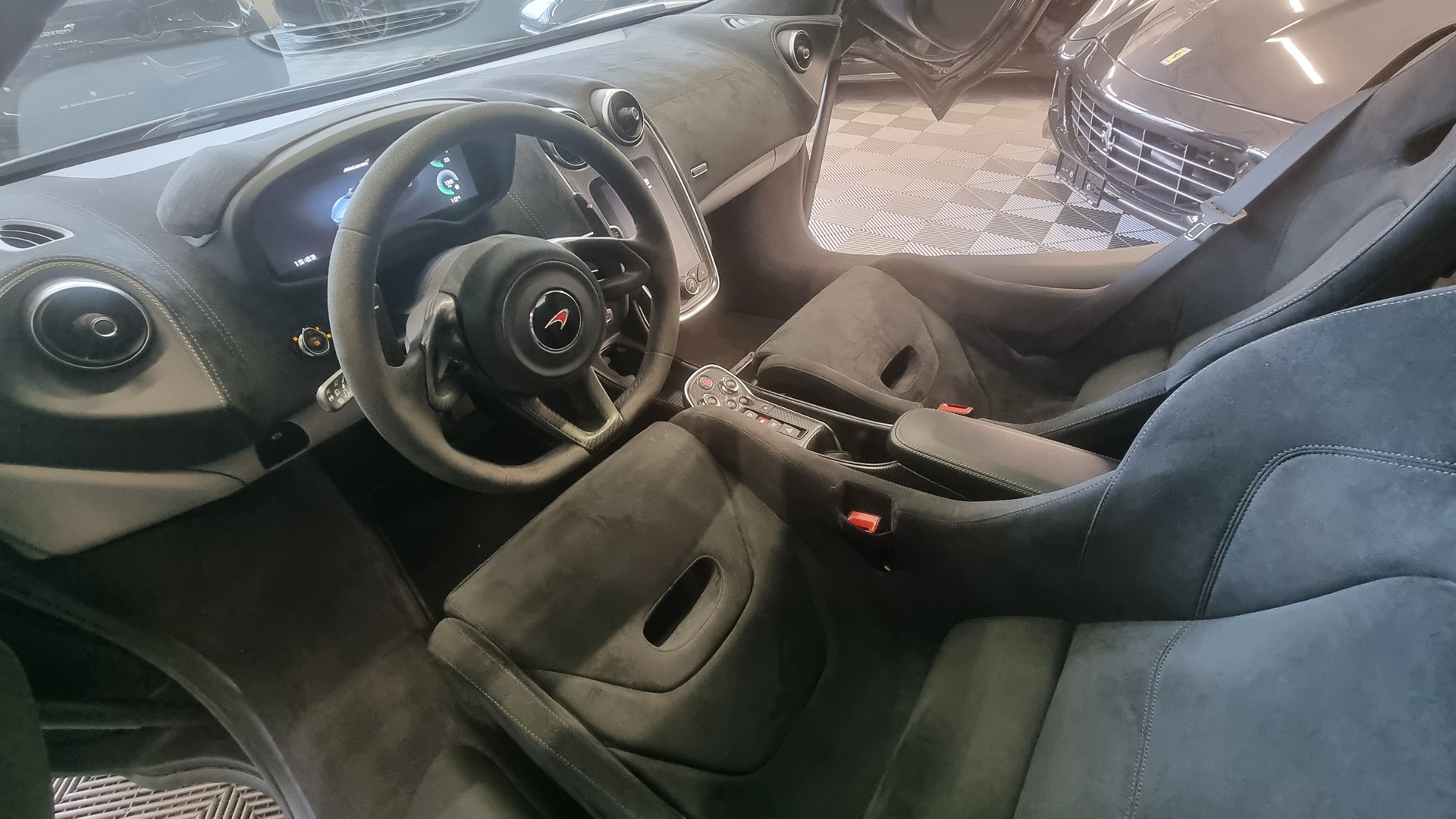 McLAREN 570S Coupé 3.8 V8 SSG-image-14