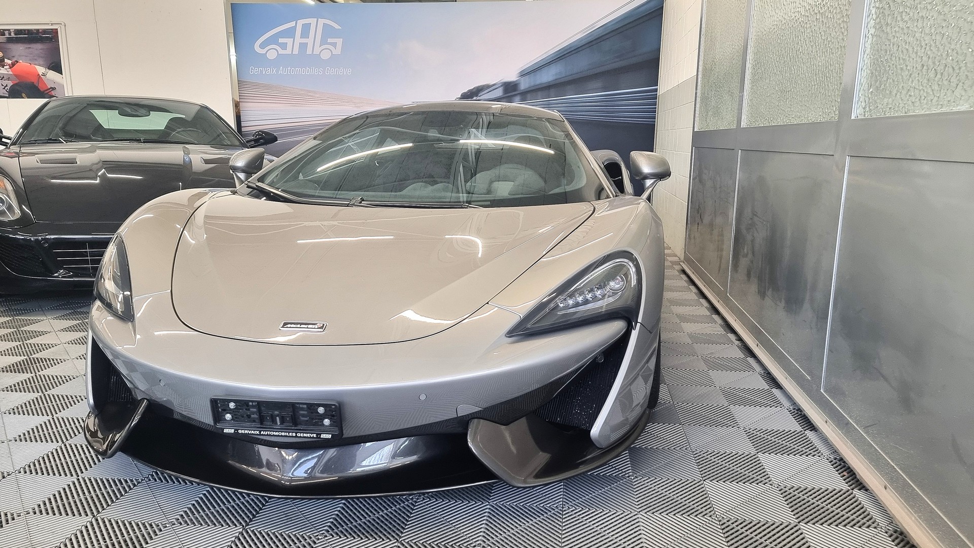 McLAREN 570S Coupé 3.8 V8 SSG-showroom-element-1
