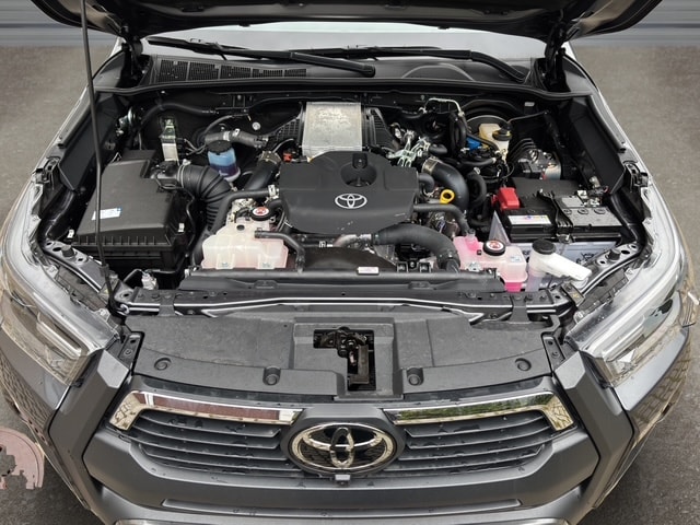 TOYOTA Hilux 2.8d MHEV Invincible Double Cab 4x4-image-12